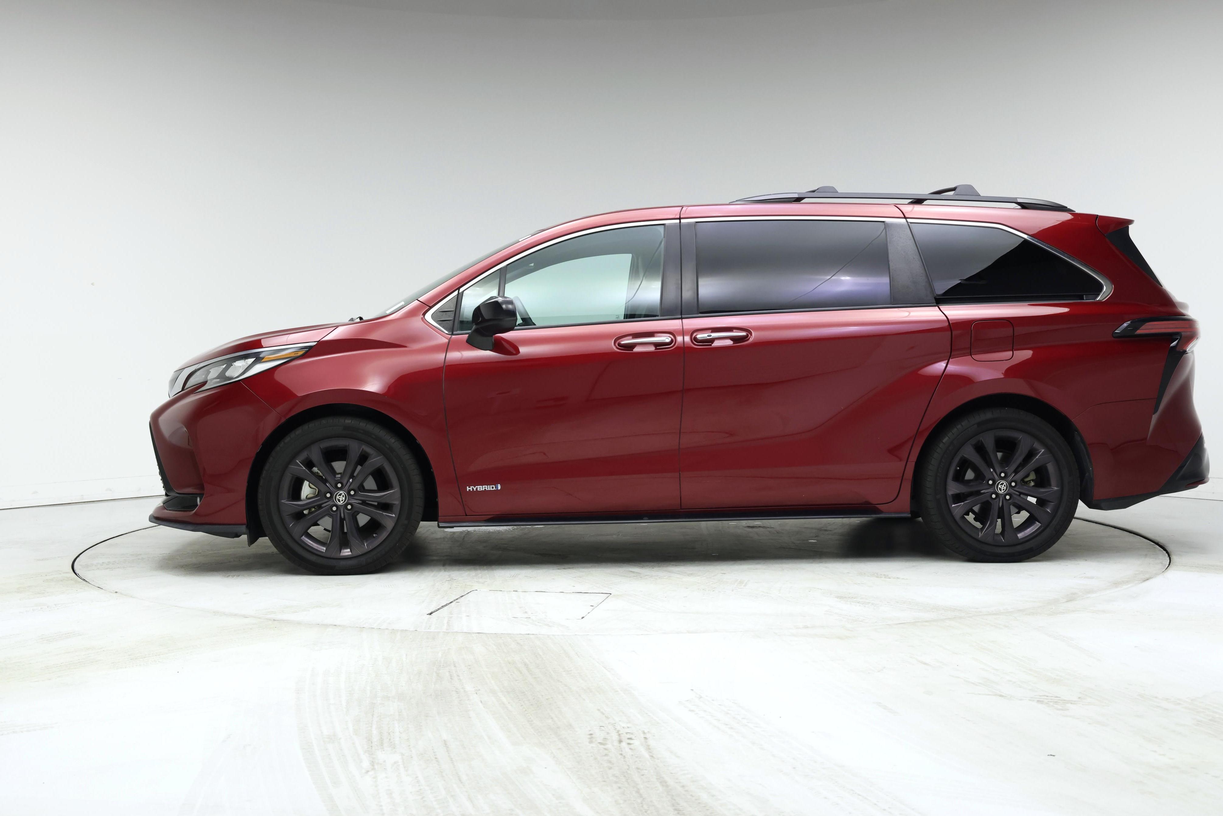 Thumbnail: 2021 Toyota Sienna - 3