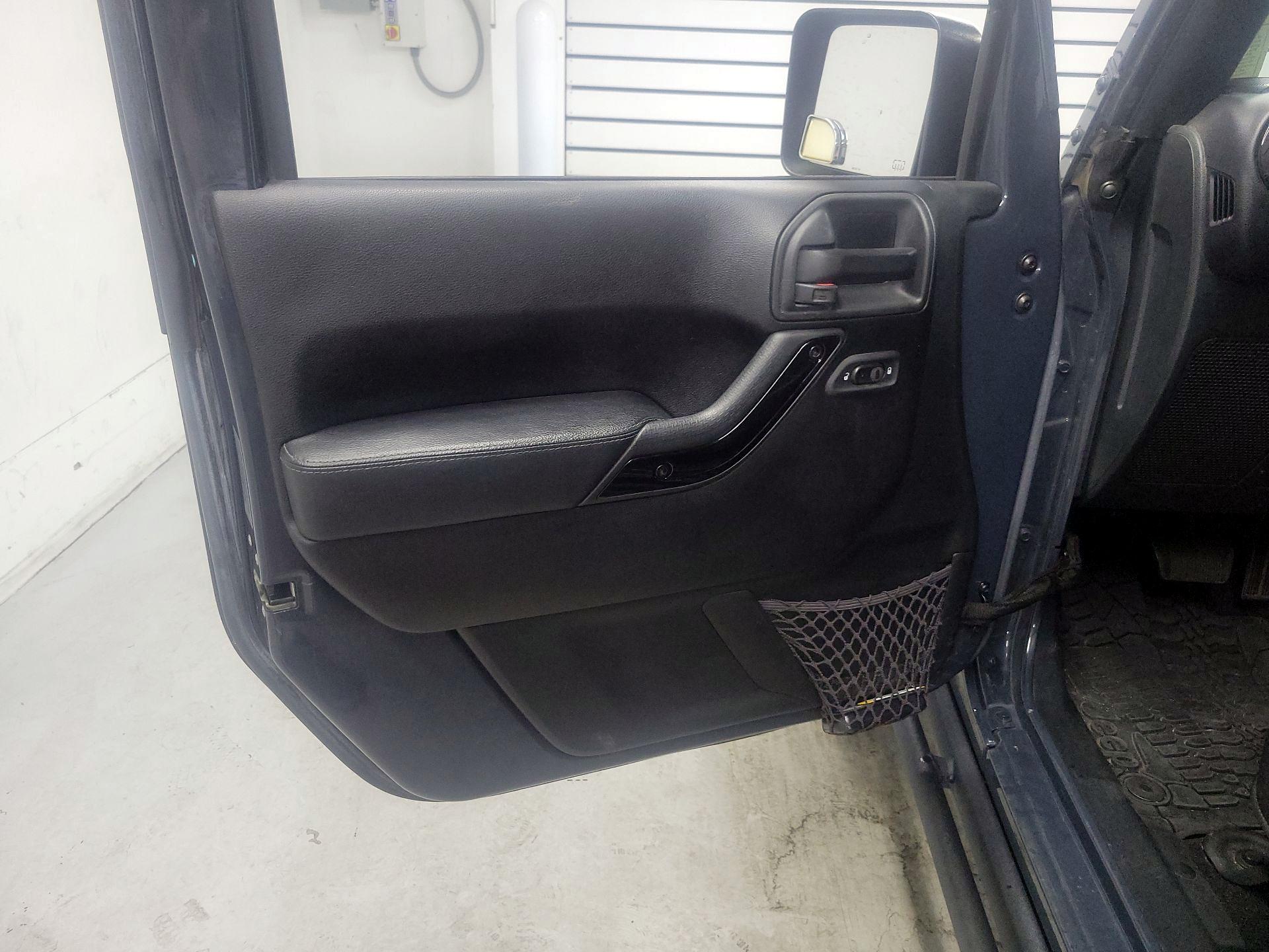 Thumbnail: 2017 Jeep Wrangler - 12