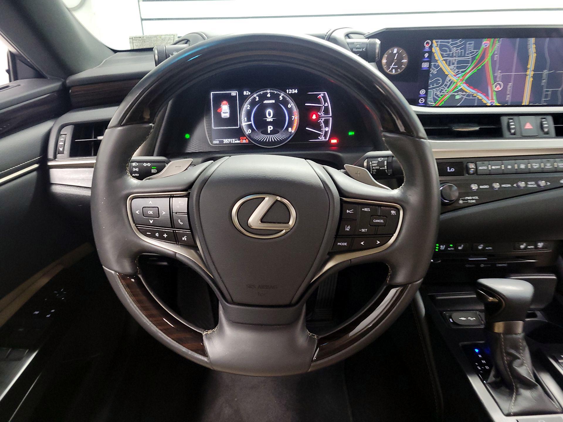 Thumbnail: 2019 Lexus ES - 10