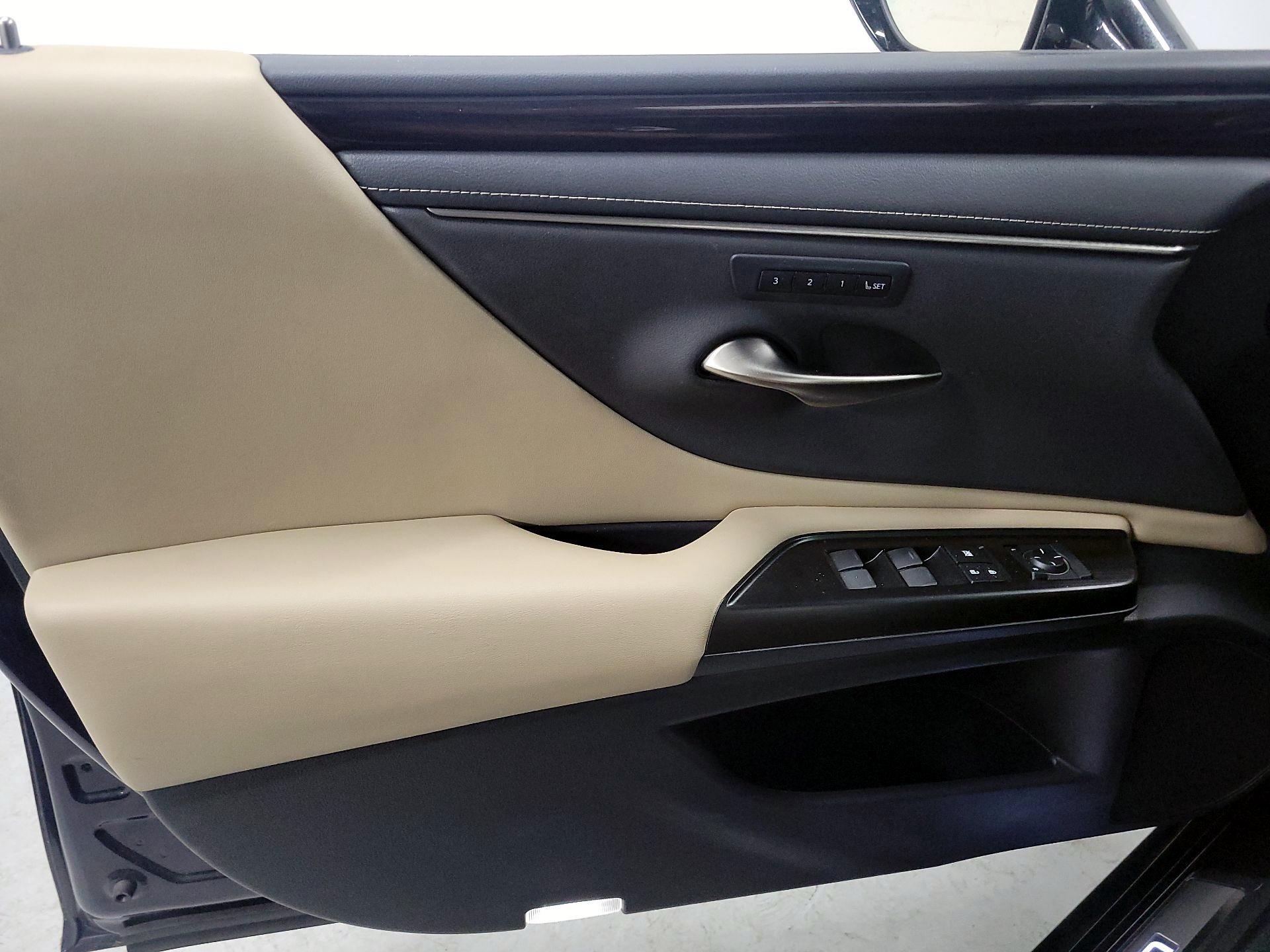 Thumbnail: 2019 Lexus ES - 12