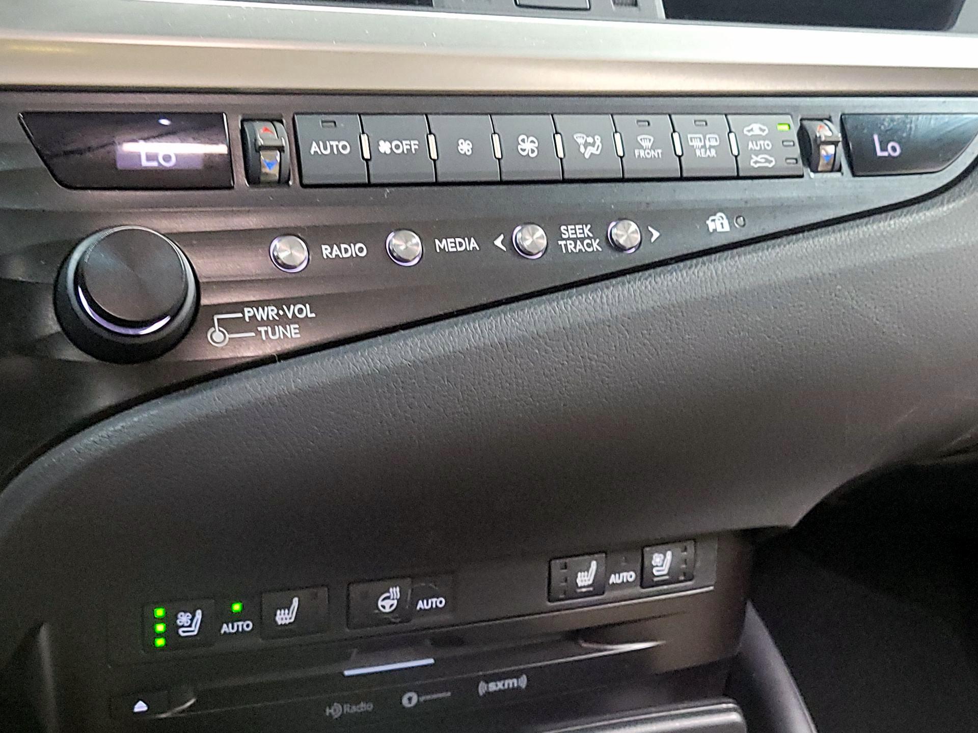 Thumbnail: 2019 Lexus ES - 15