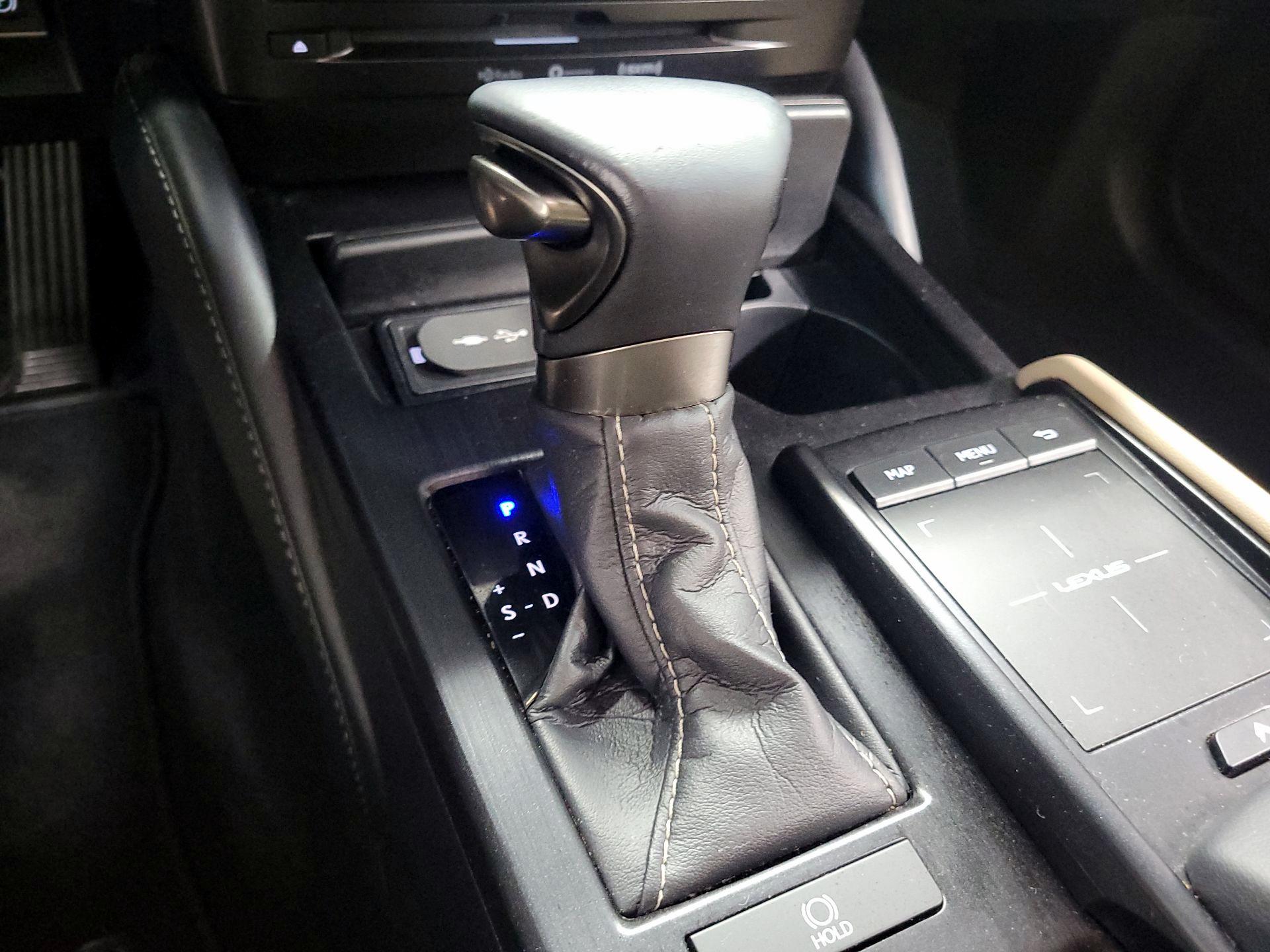 Thumbnail: 2019 Lexus ES - 16