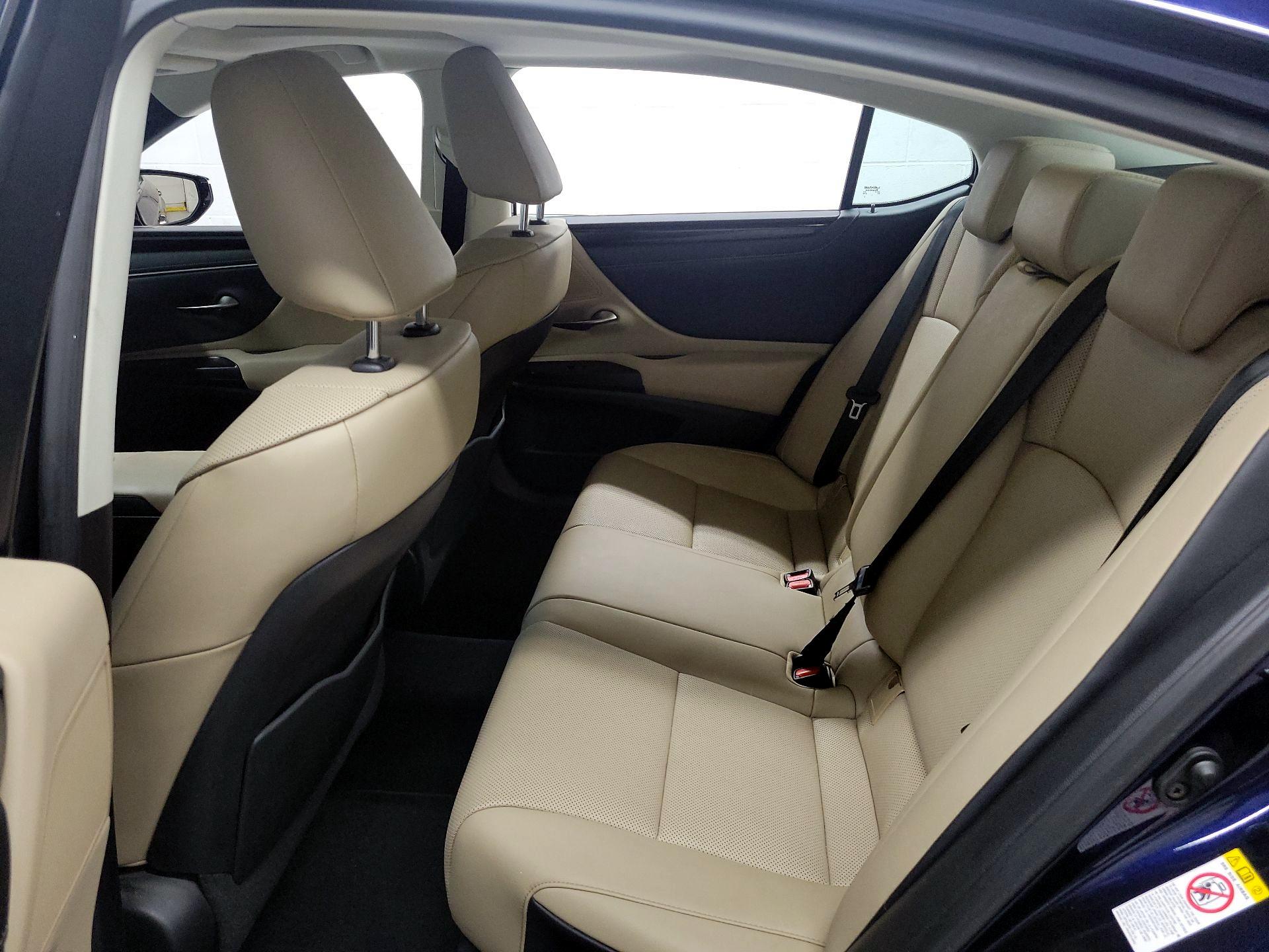 Thumbnail: 2019 Lexus ES - 17