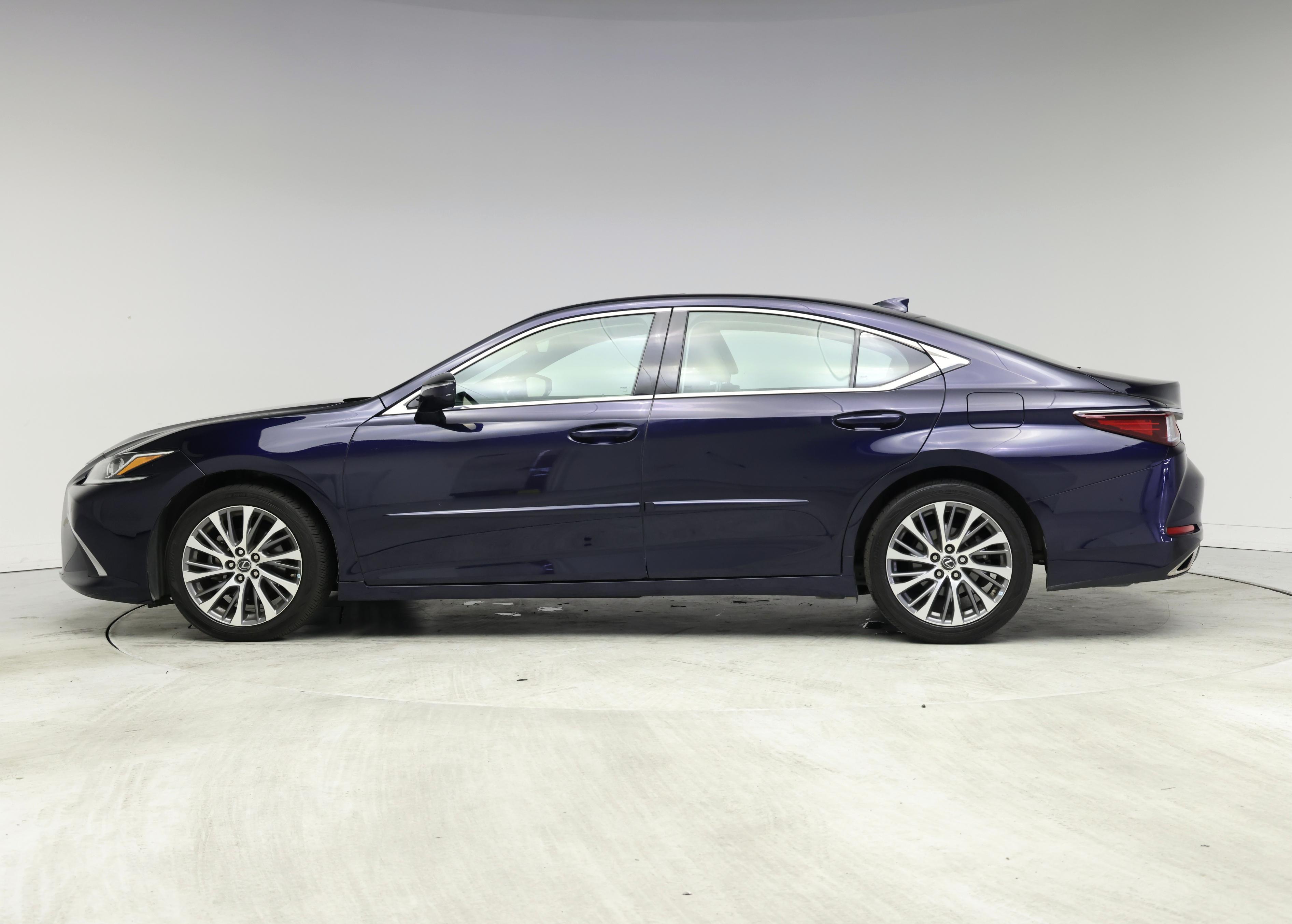 Thumbnail: 2019 Lexus ES - 3