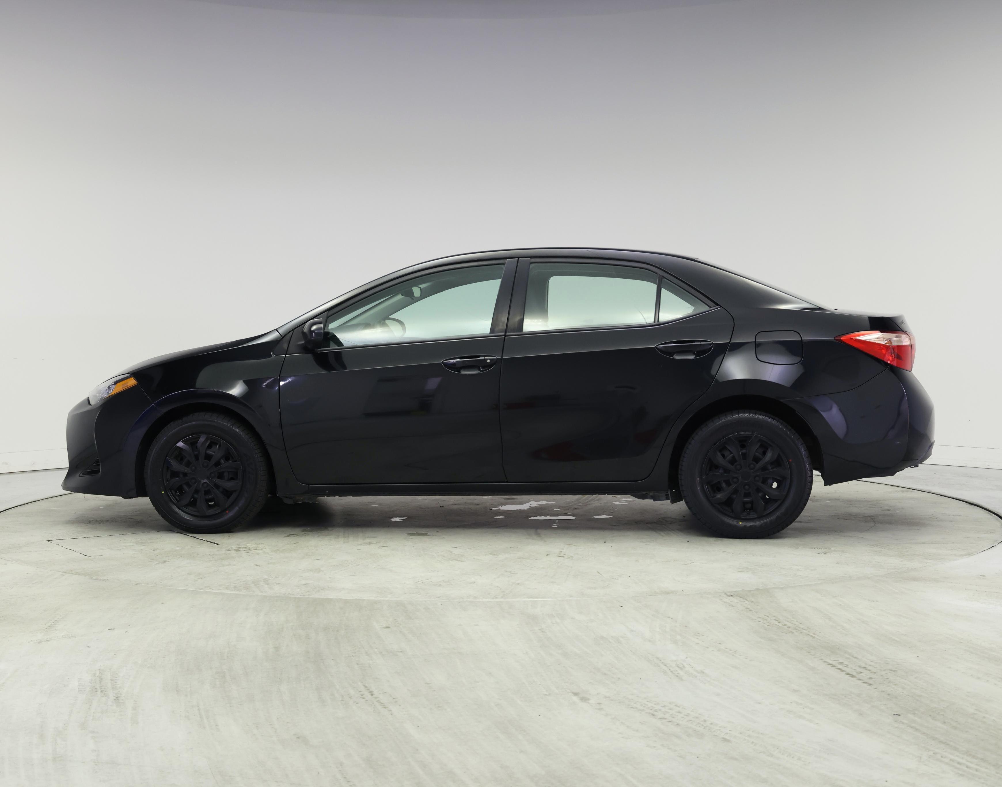 Thumbnail: 2017 Toyota Corolla - 3