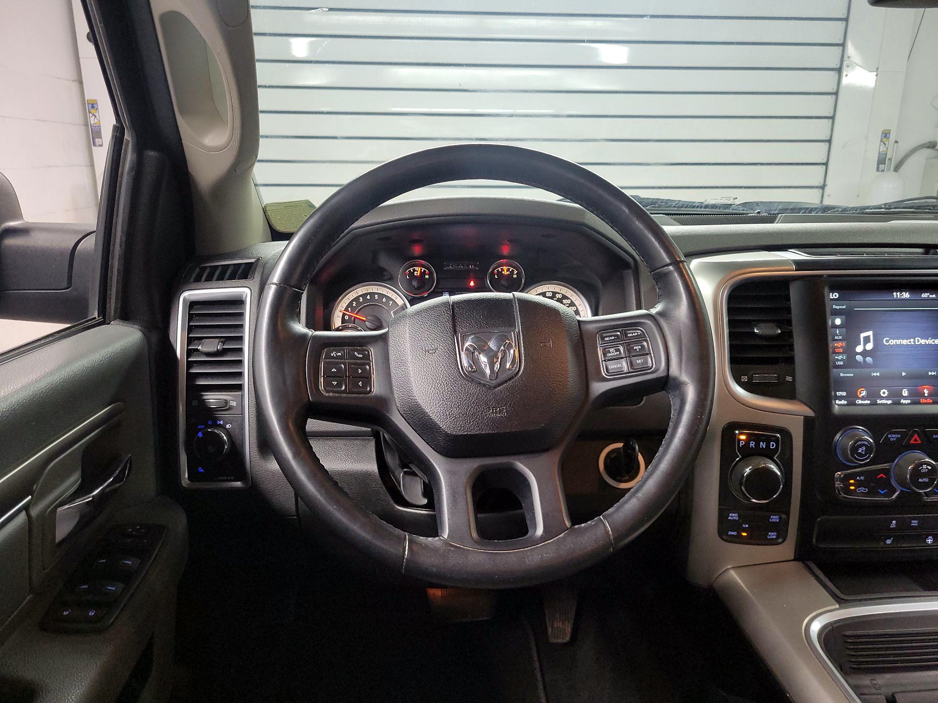 Thumbnail: 2019 RAM 1500 Classic - 10