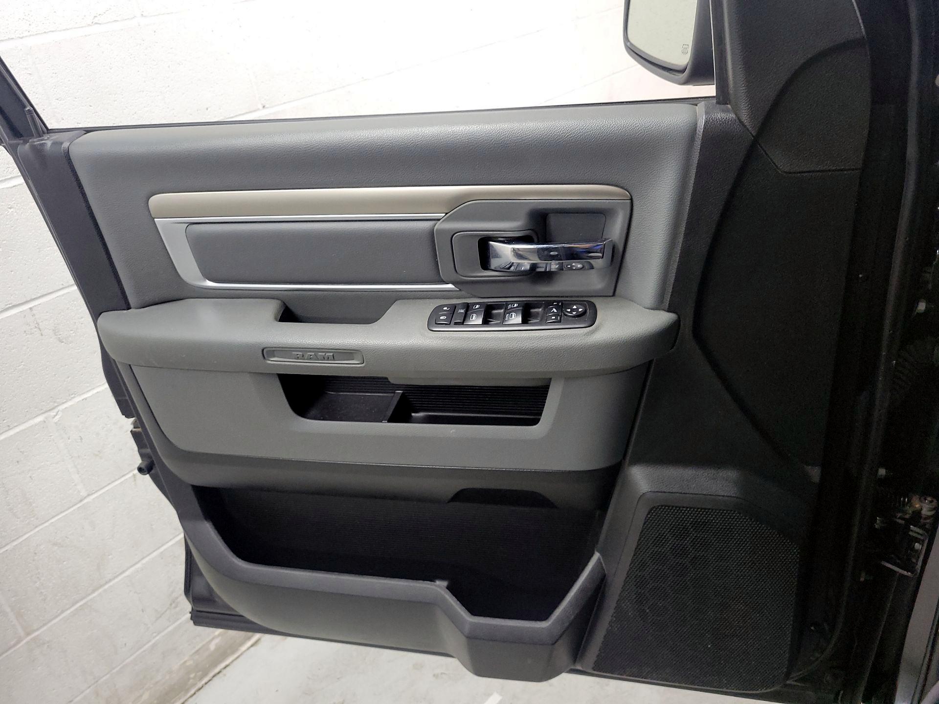 Thumbnail: 2019 RAM 1500 Classic - 12
