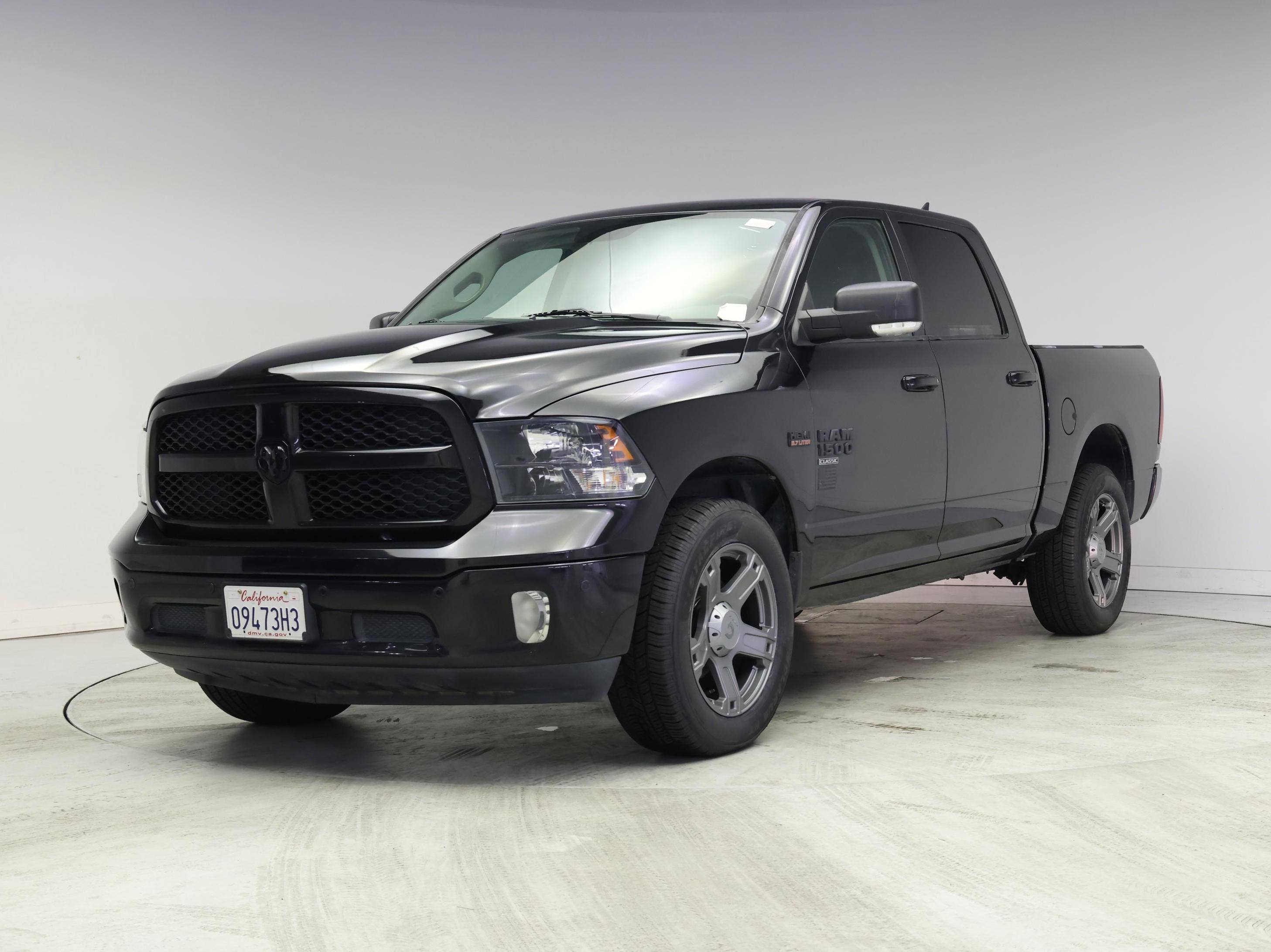 Thumbnail: 2019 RAM 1500 Classic - 4