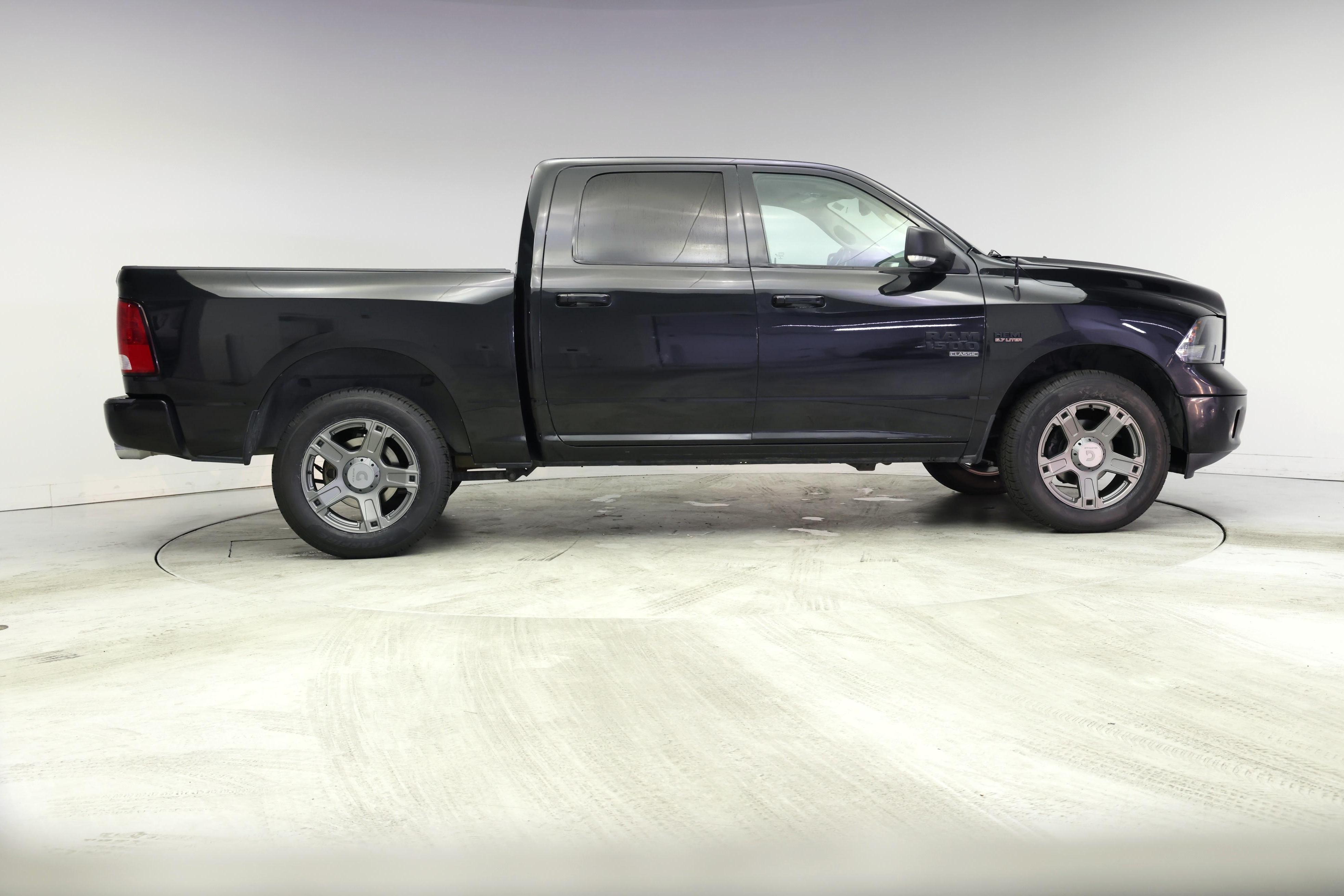 Thumbnail: 2019 RAM 1500 Classic - 7