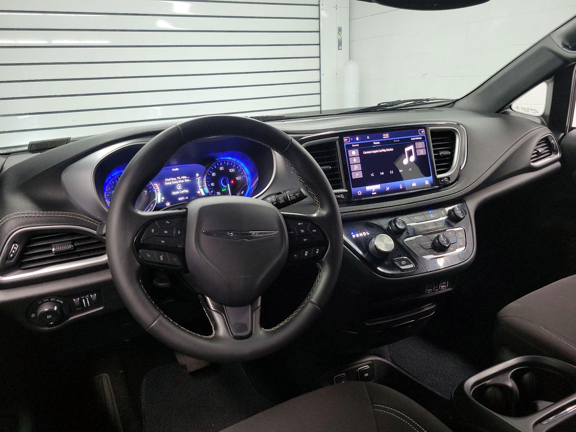 Thumbnail: 2021 Chrysler Pacifica - 9