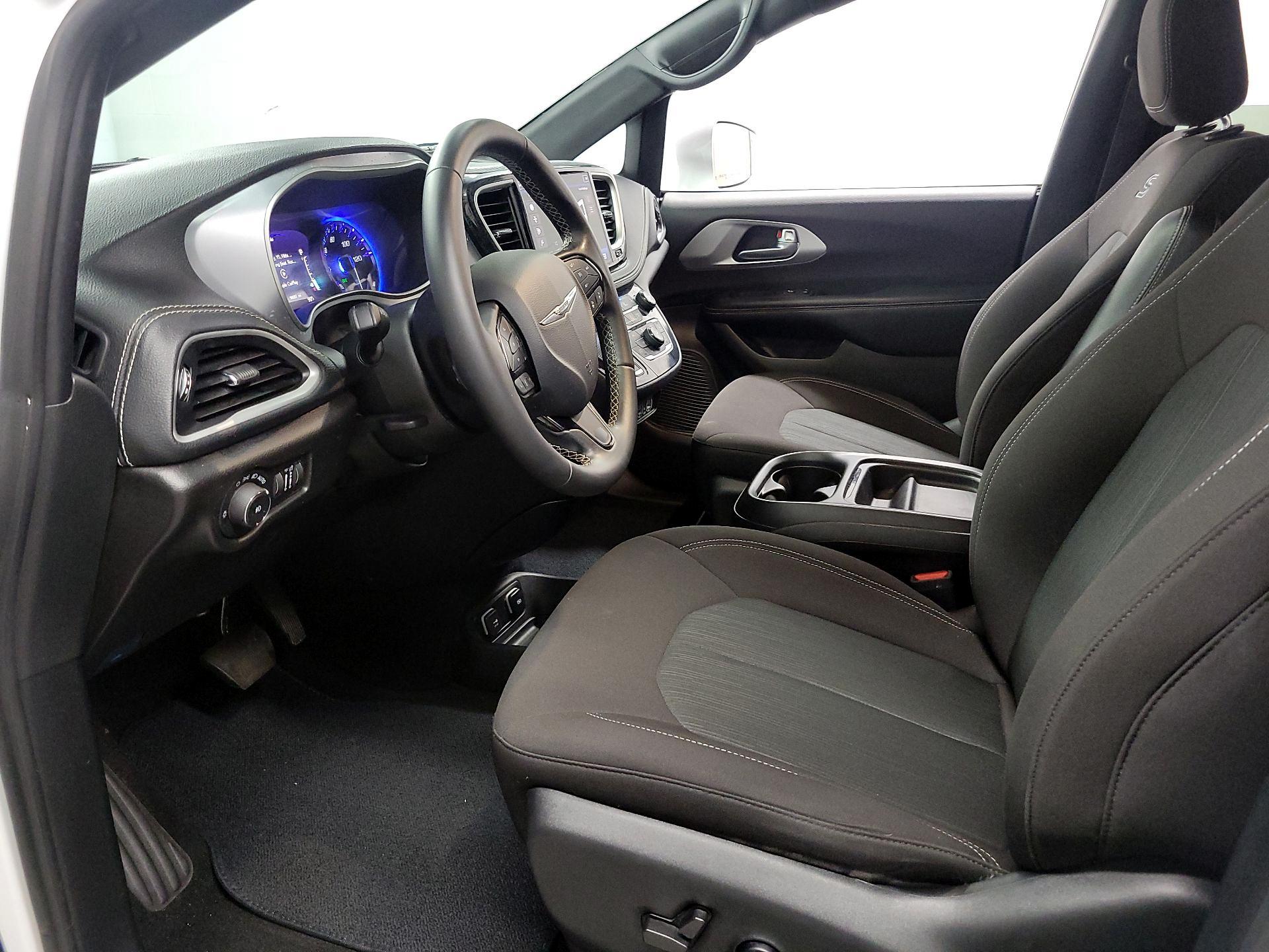 Thumbnail: 2021 Chrysler Pacifica - 11