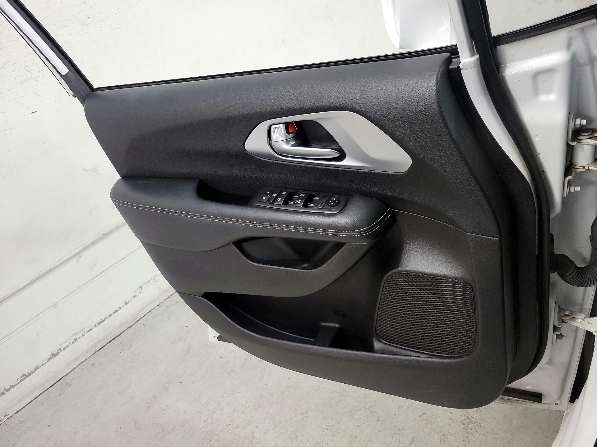 Thumbnail: 2021 Chrysler Pacifica - 12