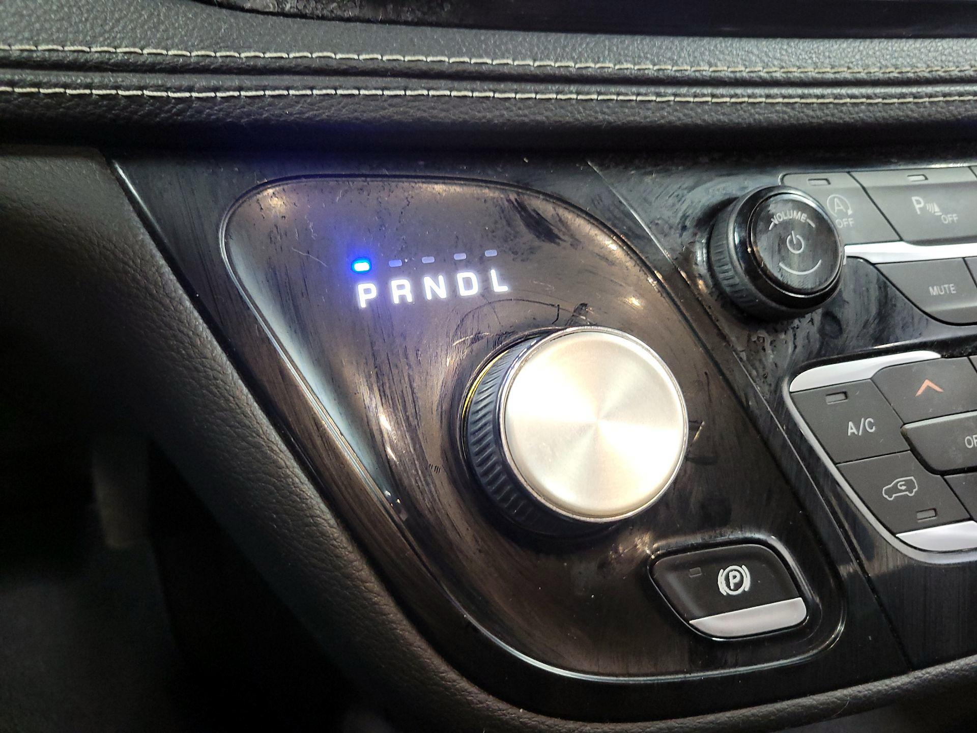 Thumbnail: 2021 Chrysler Pacifica - 16