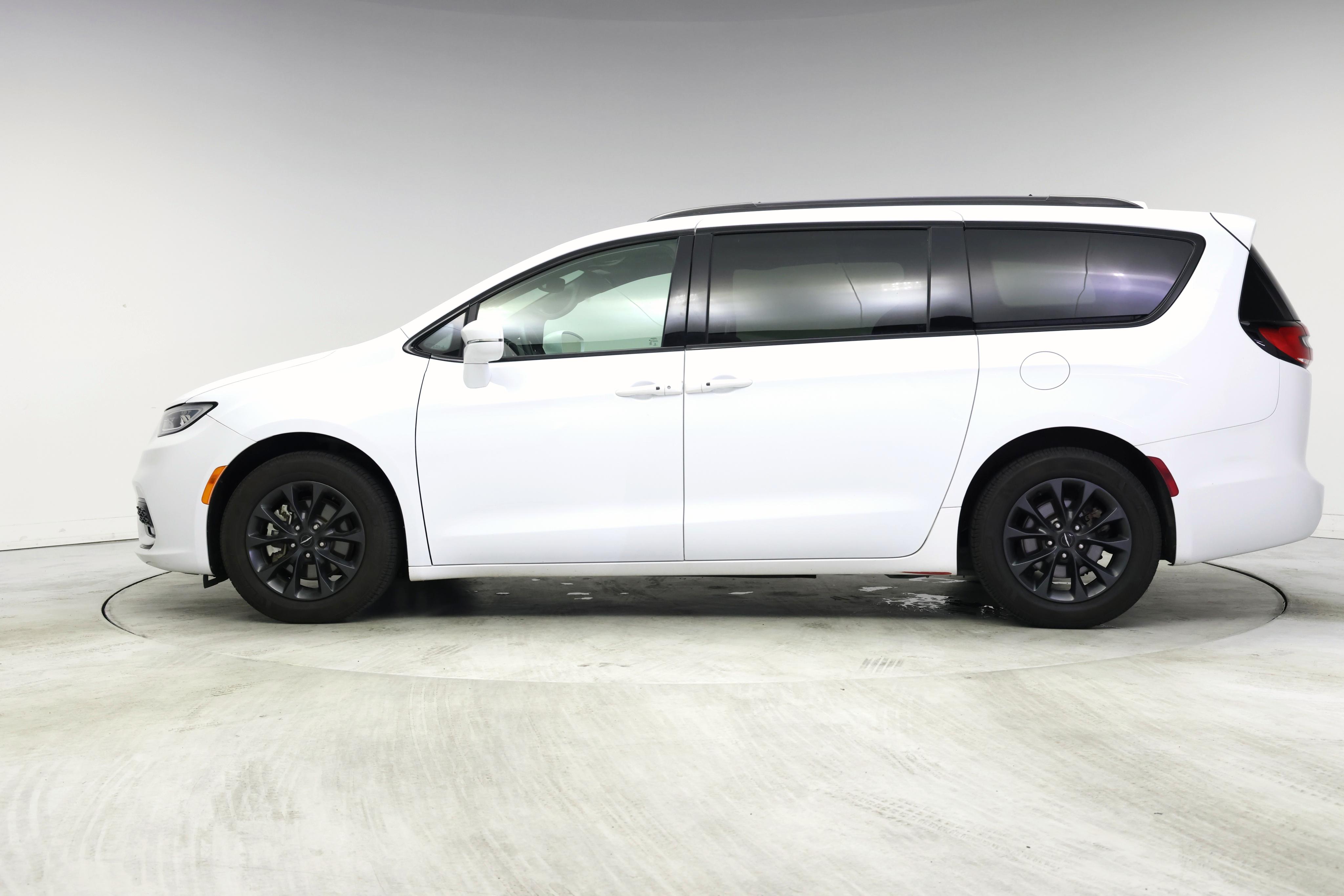 Thumbnail: 2021 Chrysler Pacifica - 3