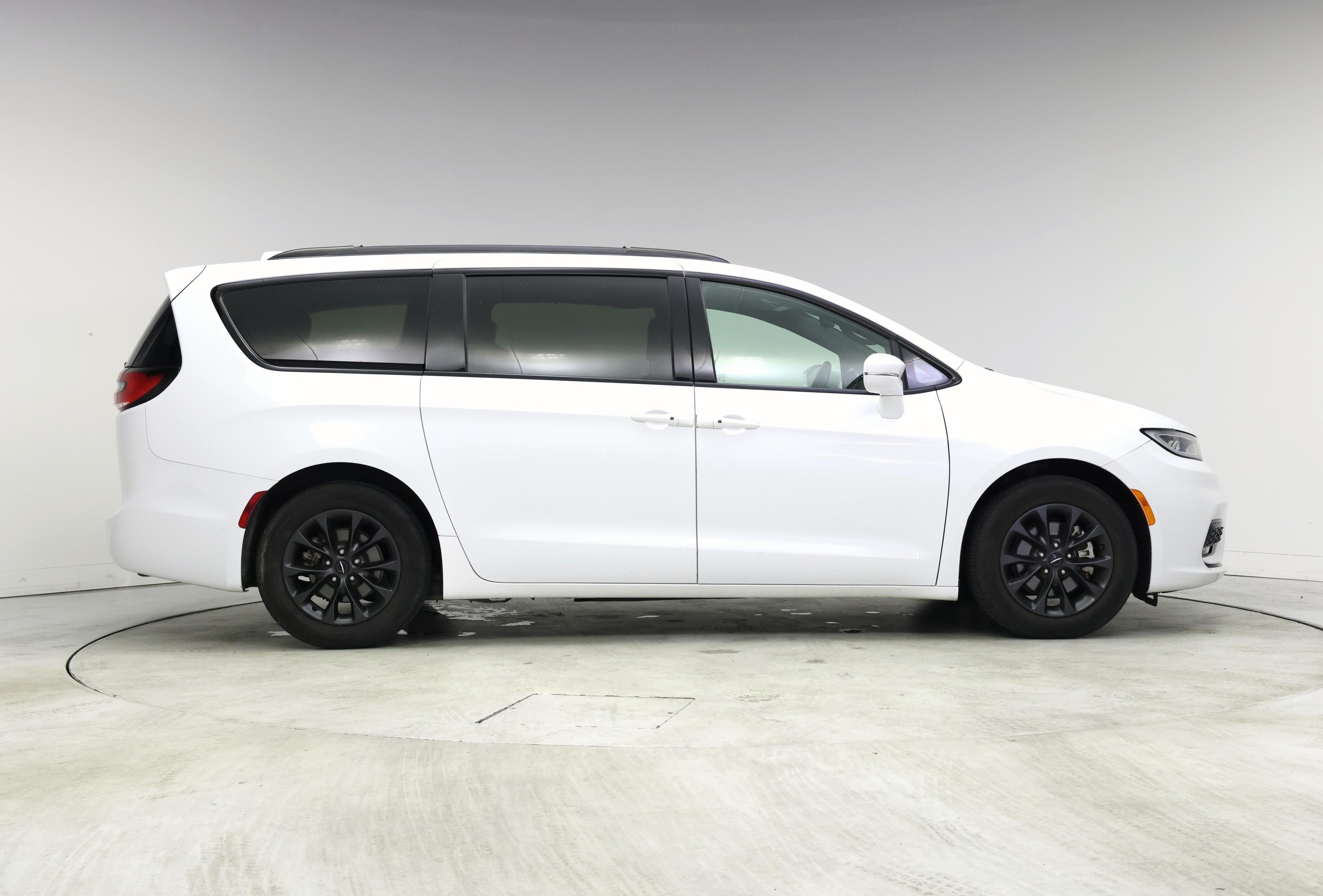 Thumbnail: 2021 Chrysler Pacifica - 7