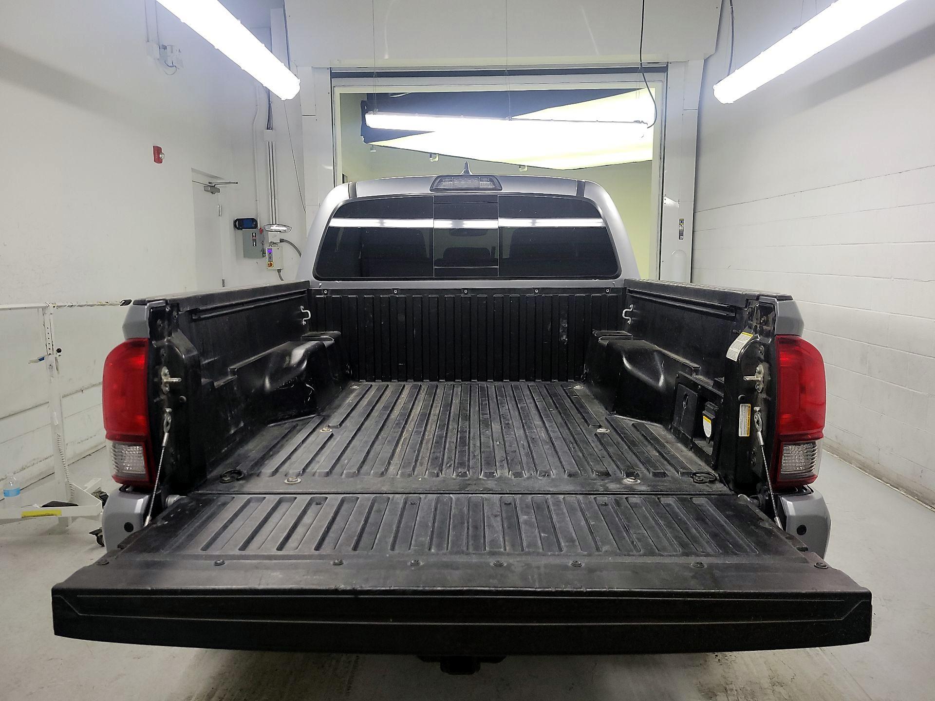 Thumbnail: 2019 Toyota Tacoma - 19