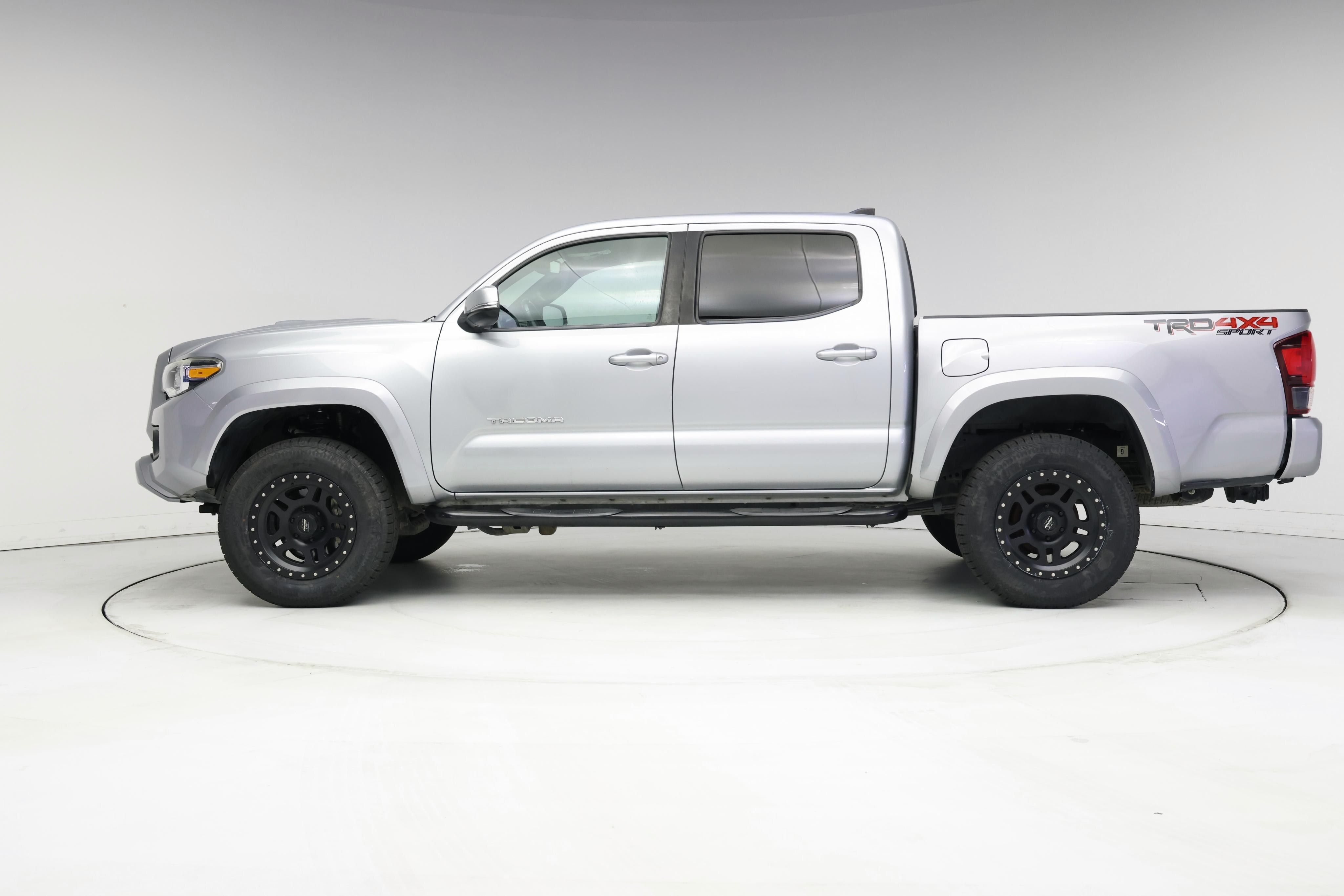 Thumbnail: 2019 Toyota Tacoma - 3