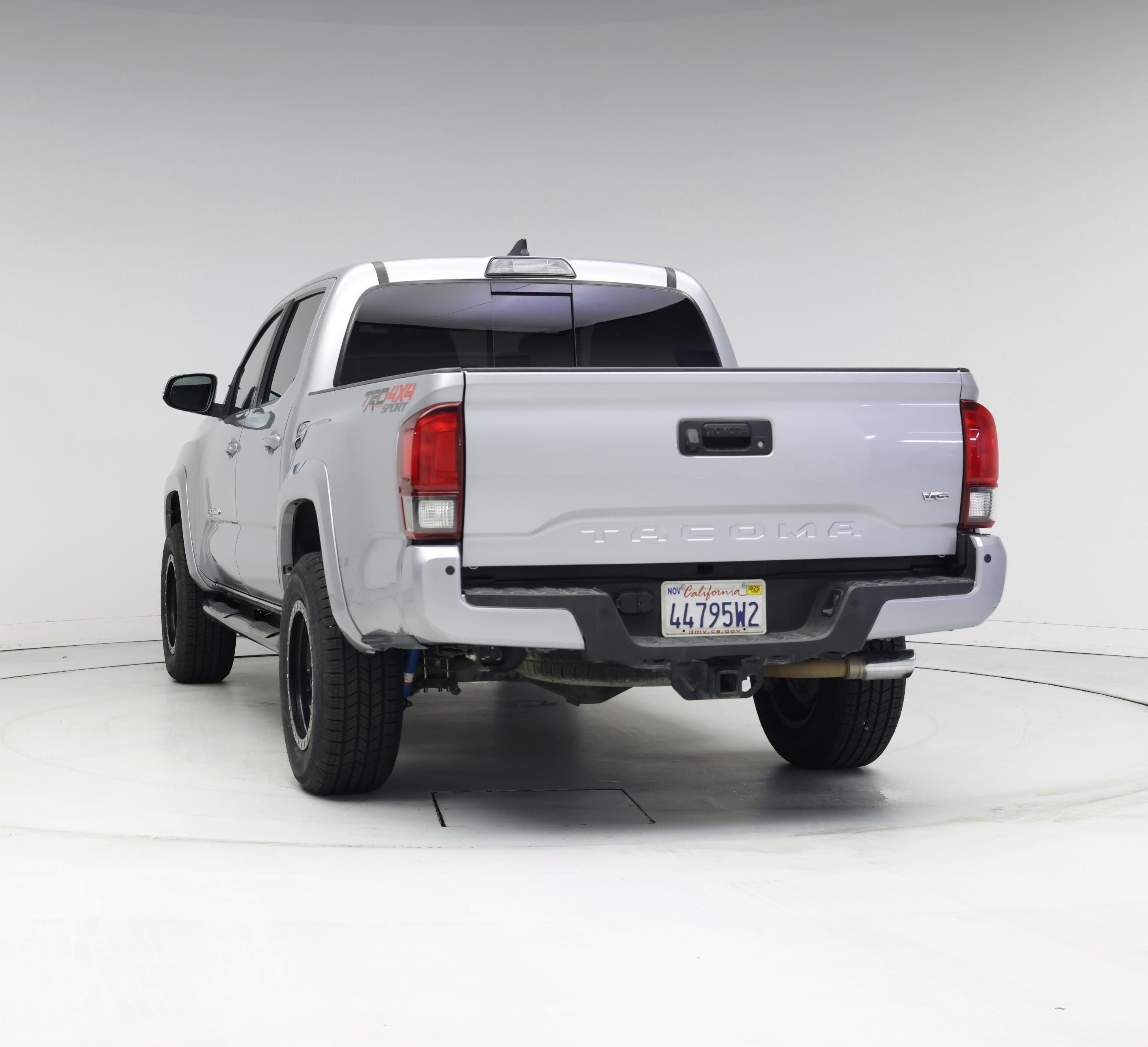 Thumbnail: 2019 Toyota Tacoma - 6