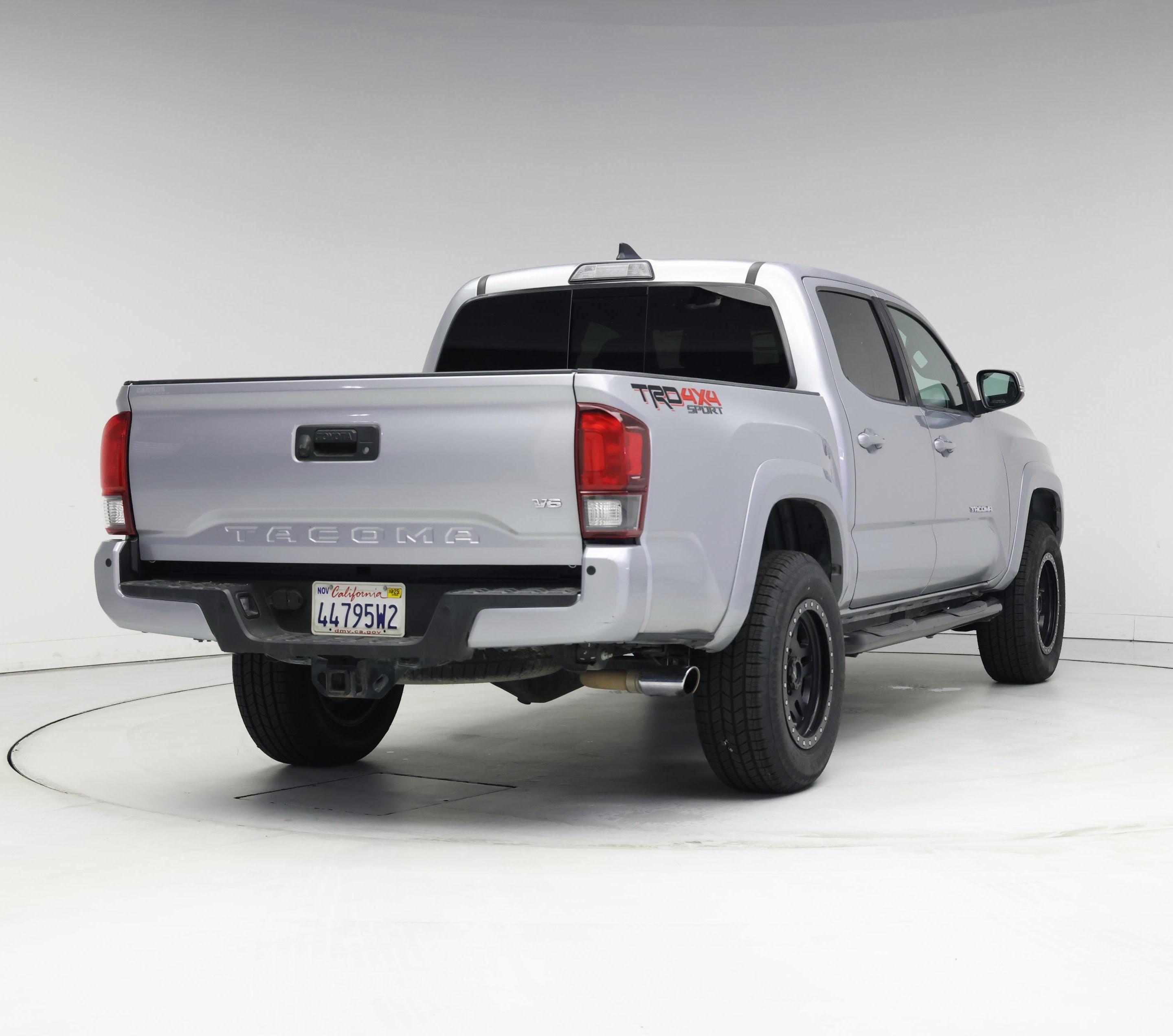 Thumbnail: 2019 Toyota Tacoma - 8