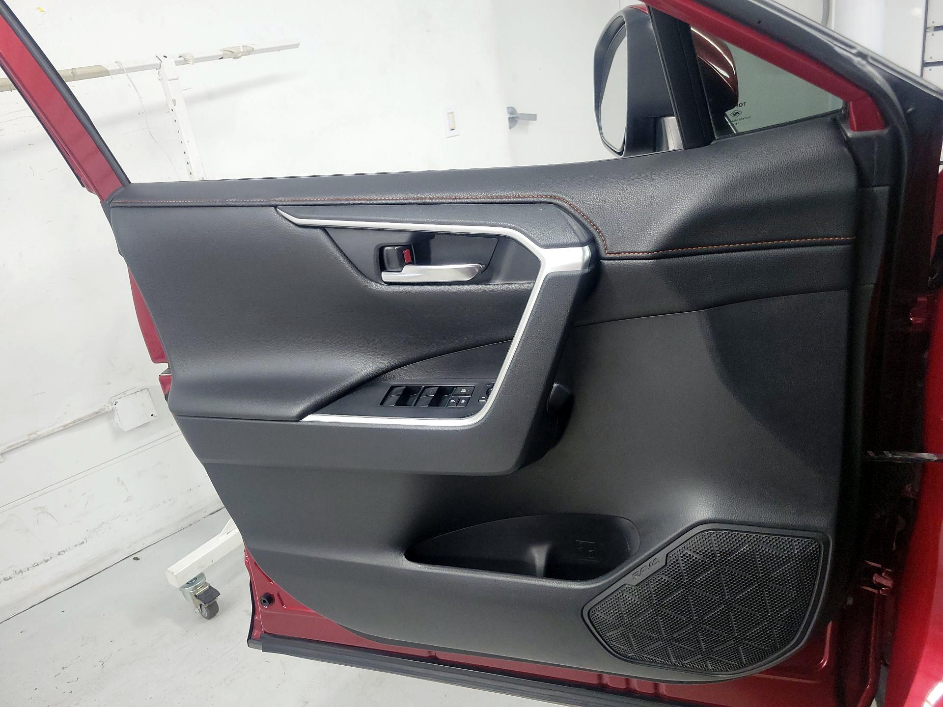 Thumbnail: 2019 Toyota RAV4 - 12