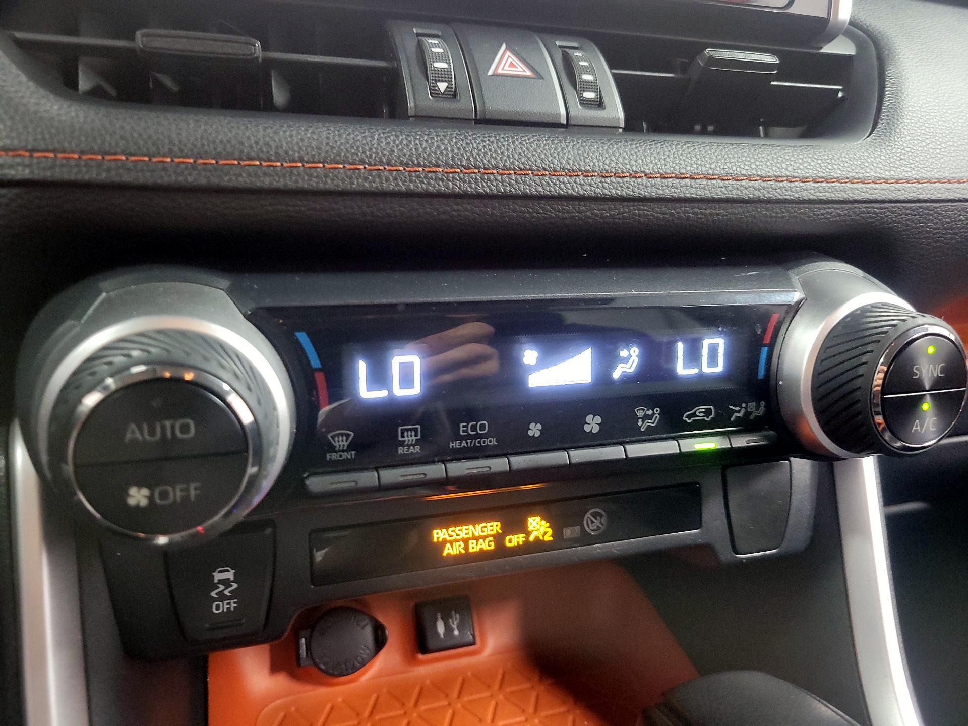 Thumbnail: 2019 Toyota RAV4 - 15
