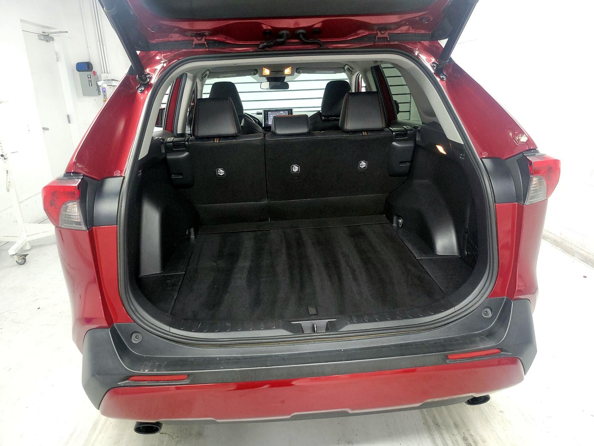 Thumbnail: 2019 Toyota RAV4 - 19