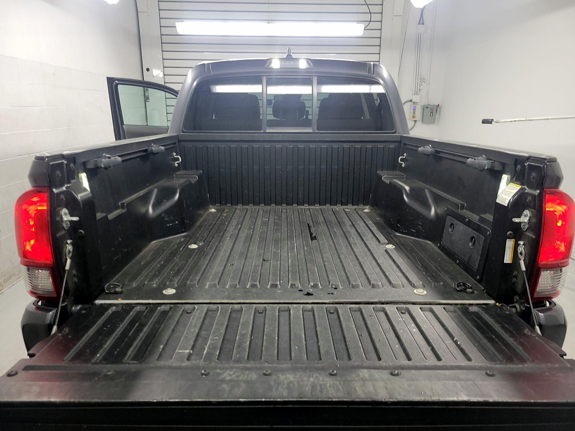 Thumbnail: 2022 Toyota Tacoma - 19