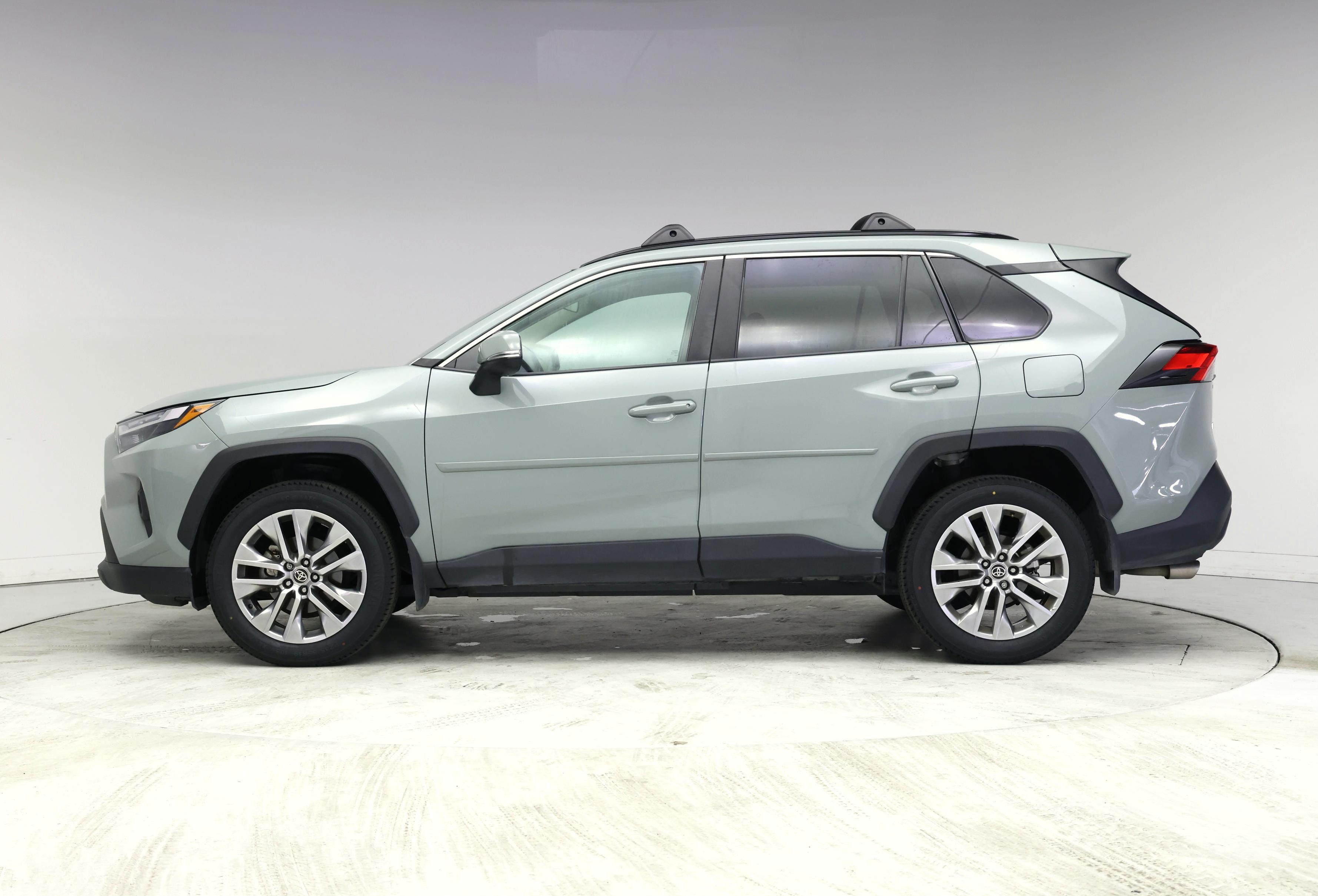 Thumbnail: 2022 Toyota RAV4 - 3