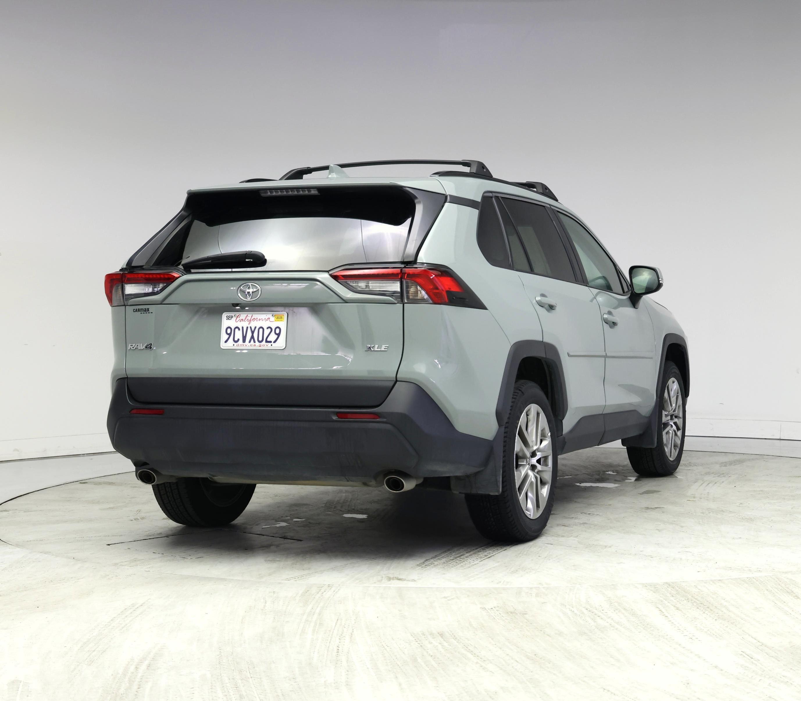 Thumbnail: 2022 Toyota RAV4 - 8