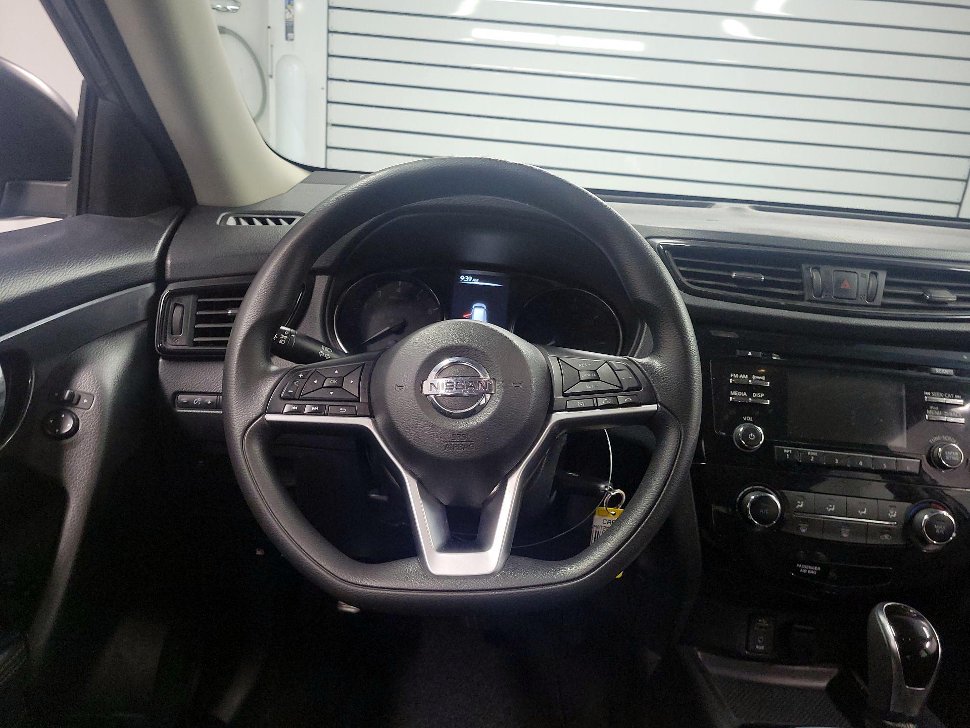 Thumbnail: 2017 Nissan Rogue - 10