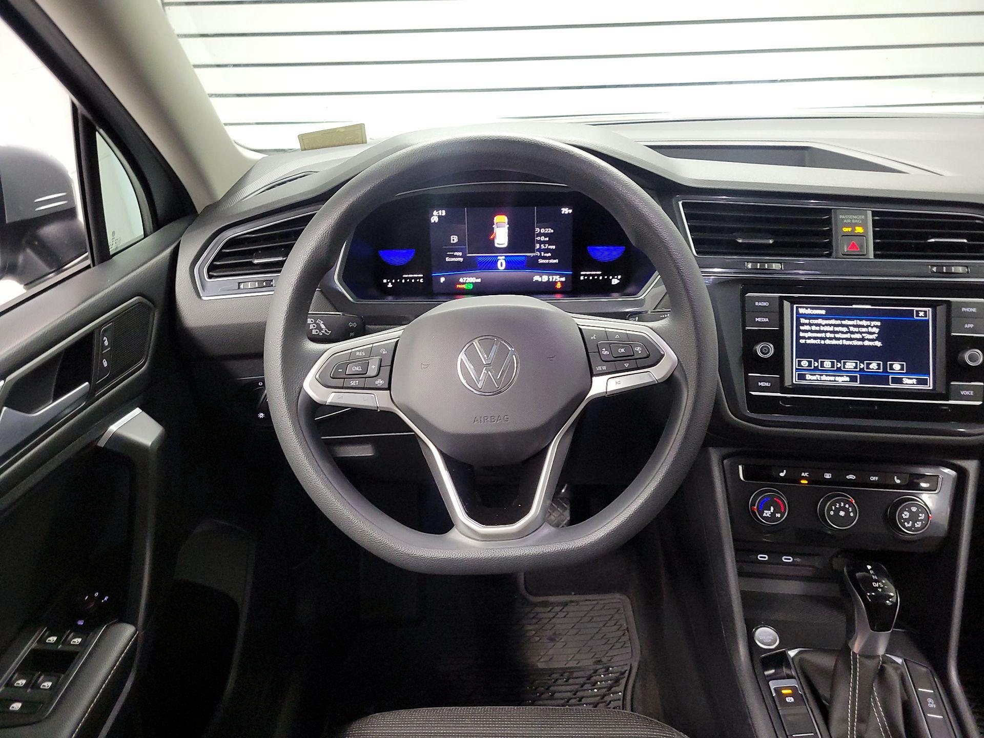 Thumbnail: 2023 Volkswagen Tiguan - 10