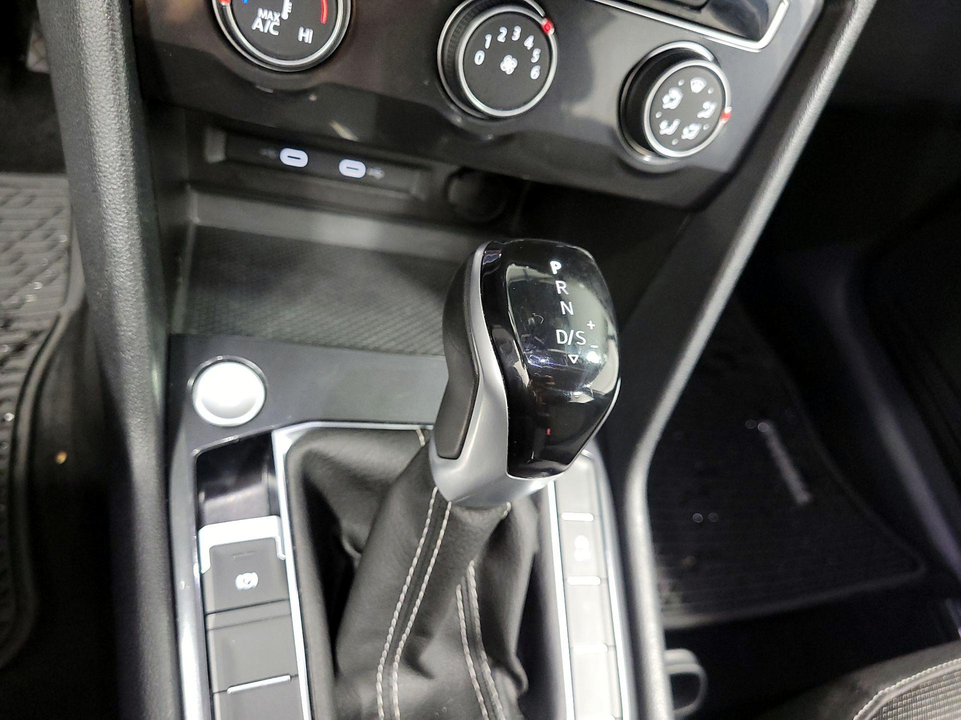 Thumbnail: 2023 Volkswagen Tiguan - 16