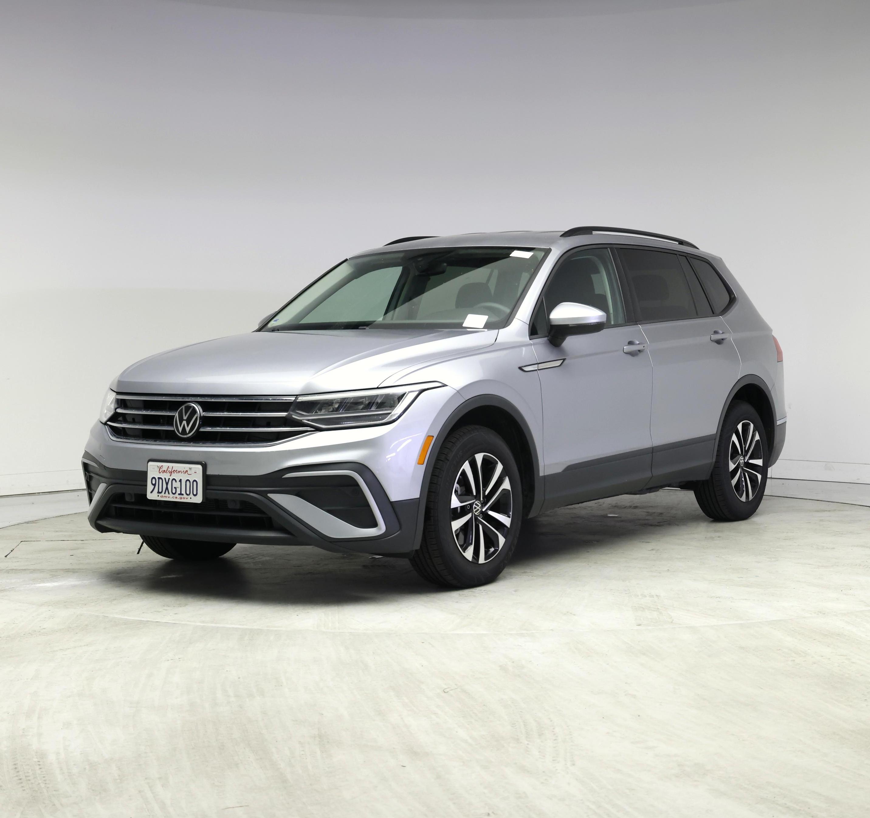 Thumbnail: 2023 Volkswagen Tiguan - 4