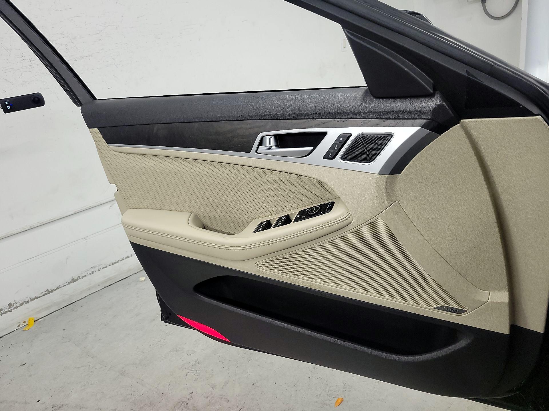 Thumbnail: 2015 Hyundai Genesis - 12