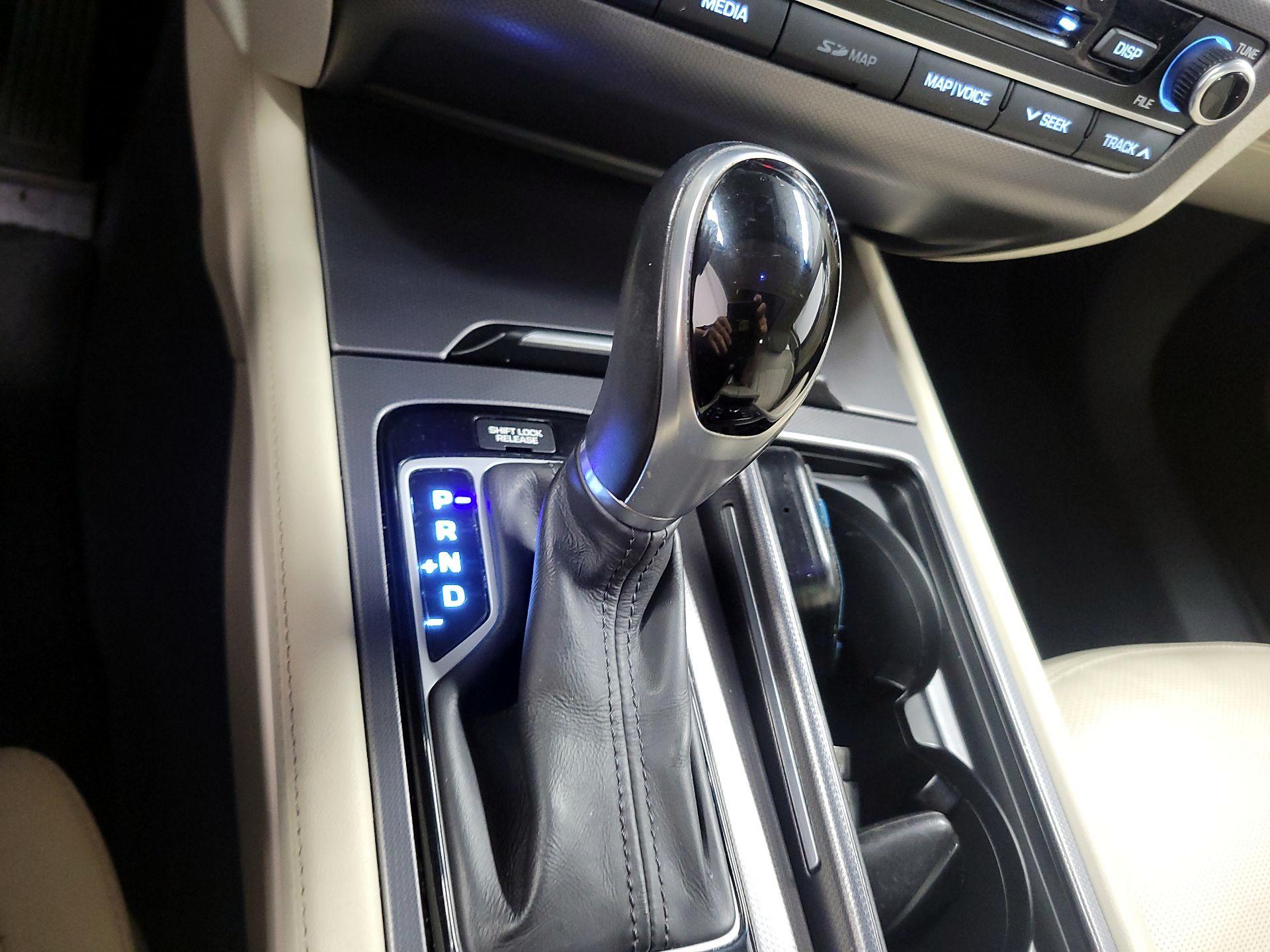 Thumbnail: 2015 Hyundai Genesis - 16