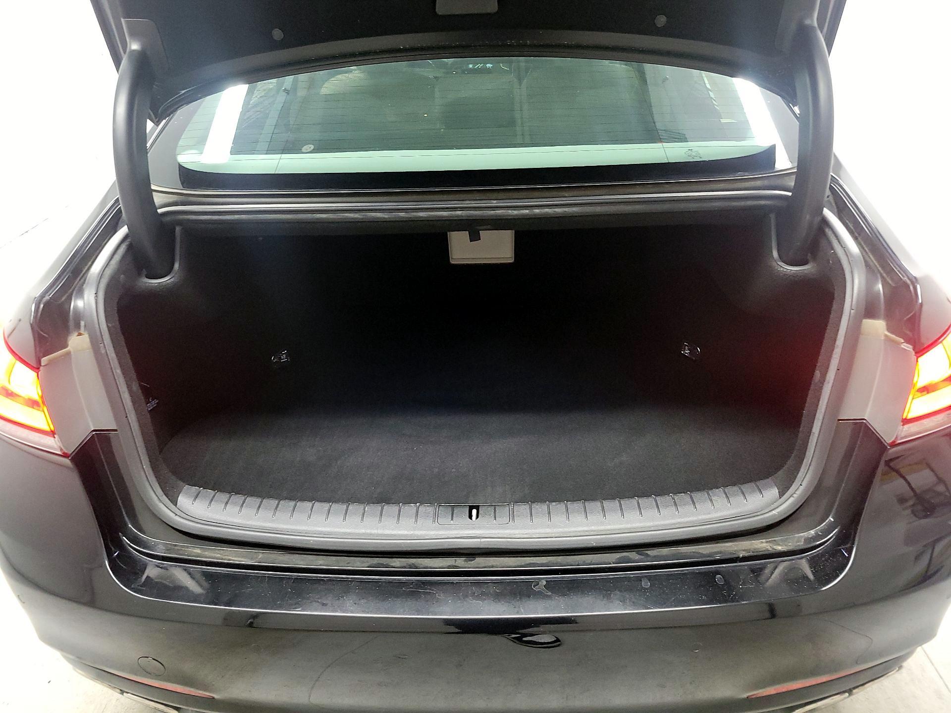 Thumbnail: 2015 Hyundai Genesis - 18