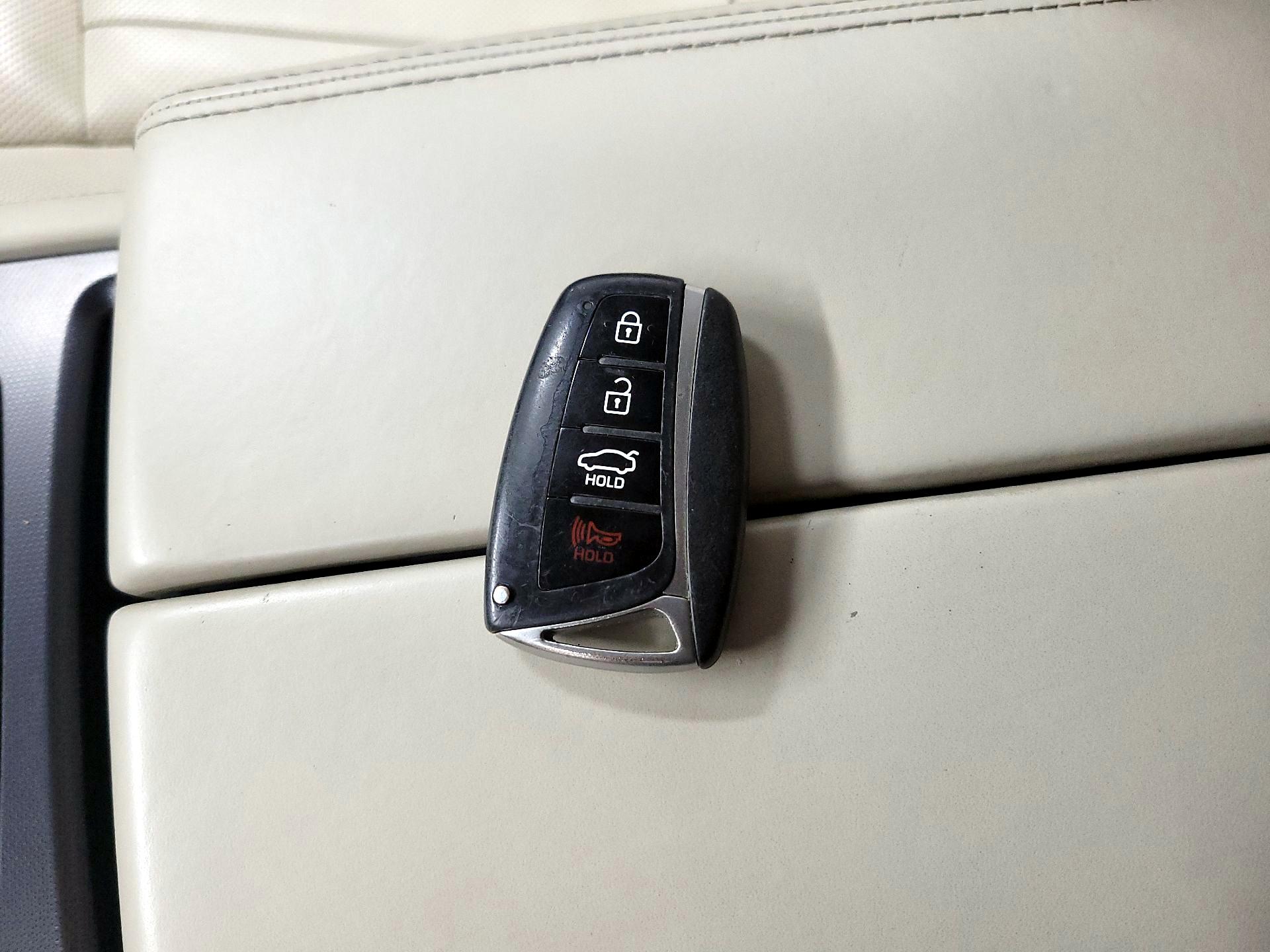Thumbnail: 2015 Hyundai Genesis - 20