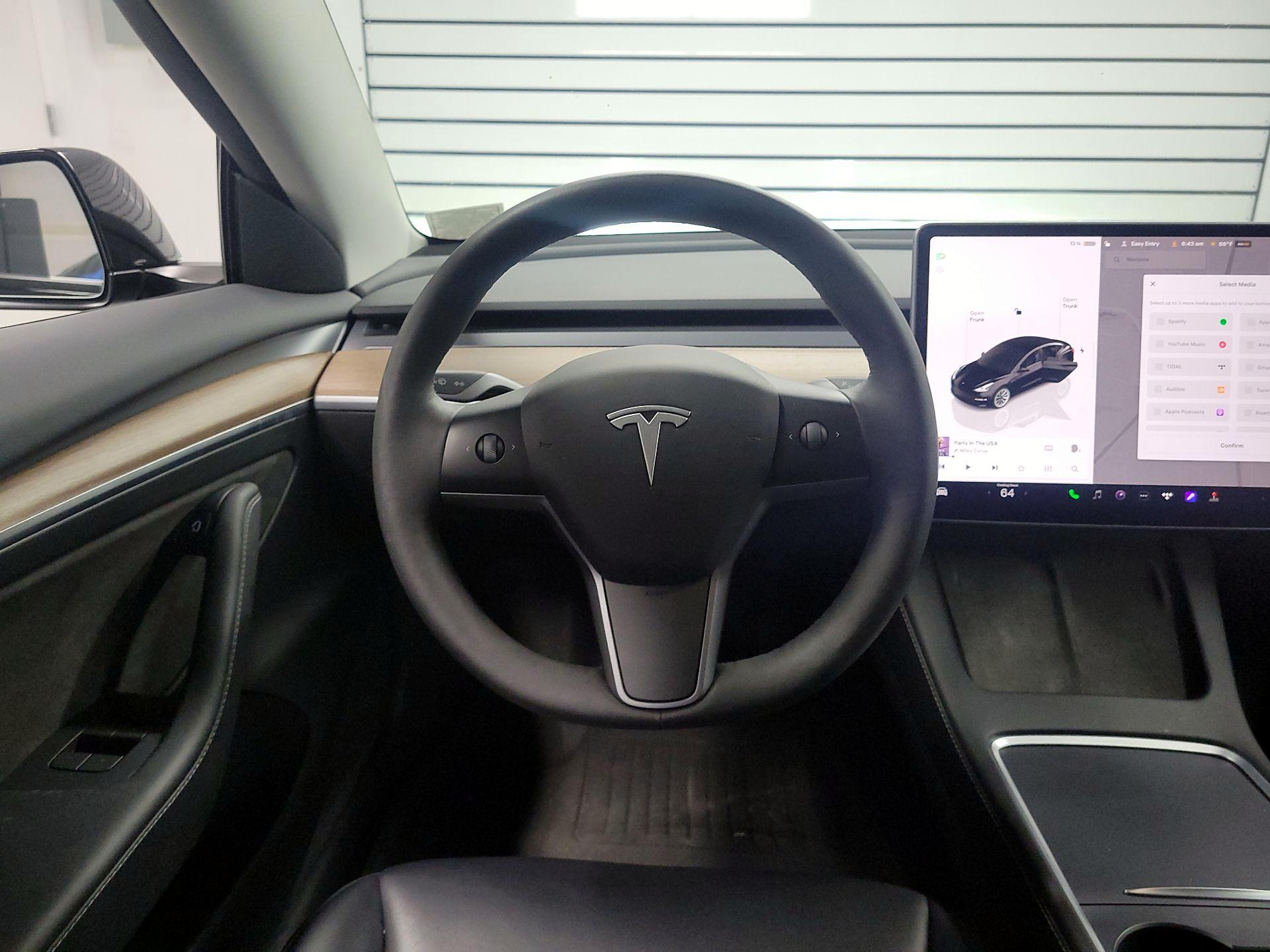 Thumbnail: 2023 Tesla Model 3 - 10