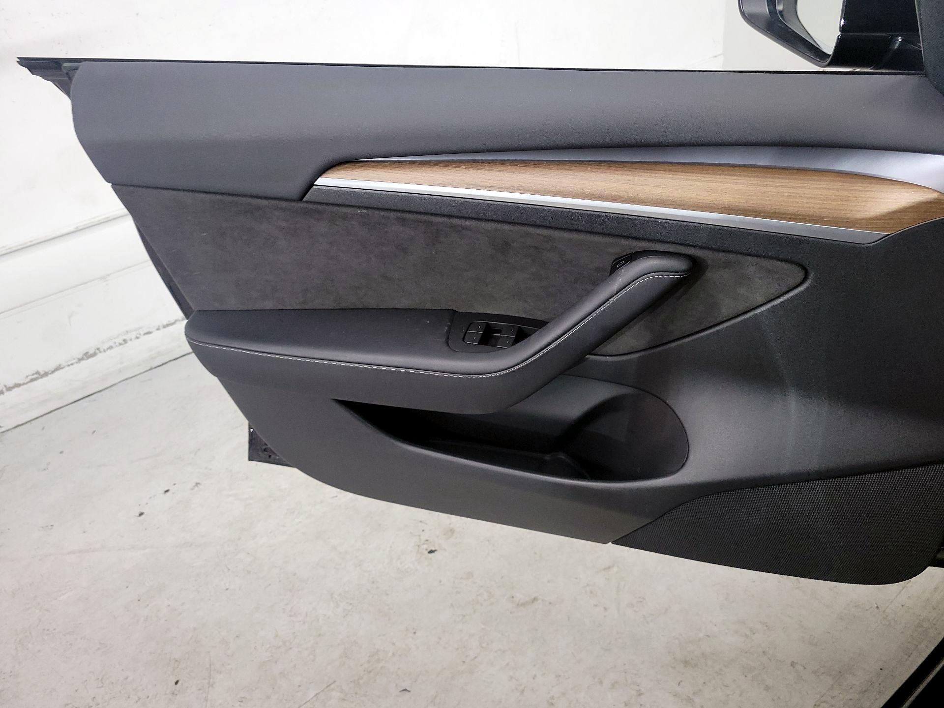 Thumbnail: 2023 Tesla Model 3 - 12