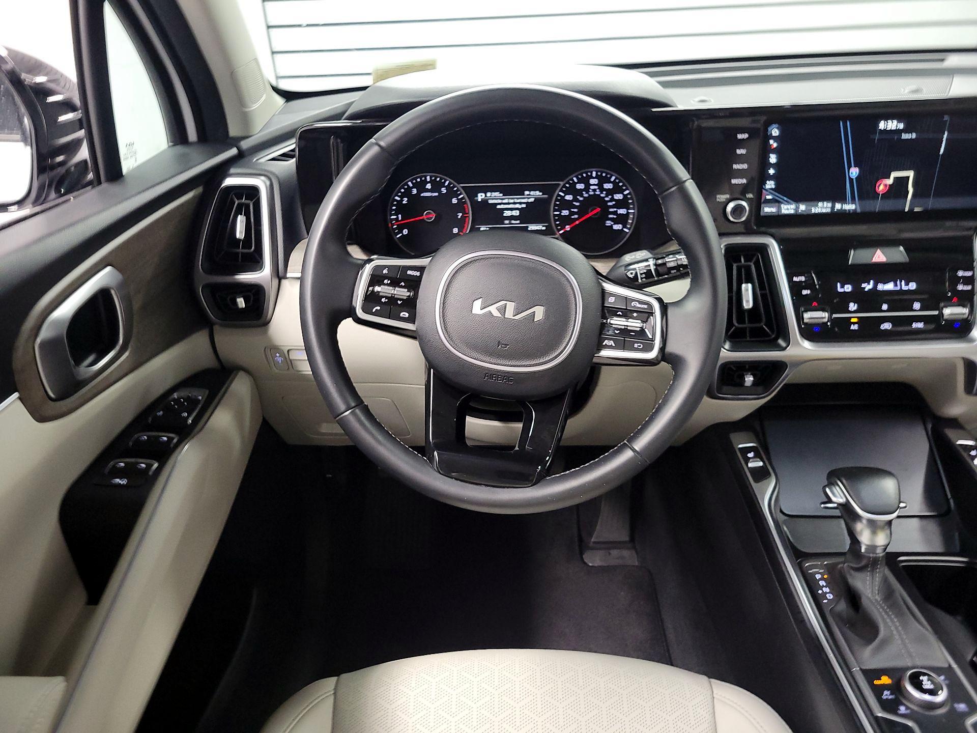 Thumbnail: 2023 Kia Sorento - 10