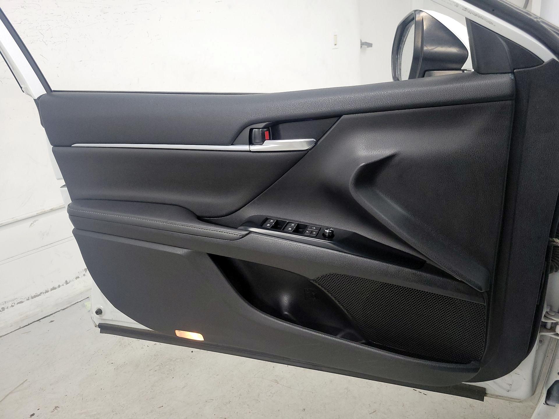Thumbnail: 2019 Toyota Camry - 12