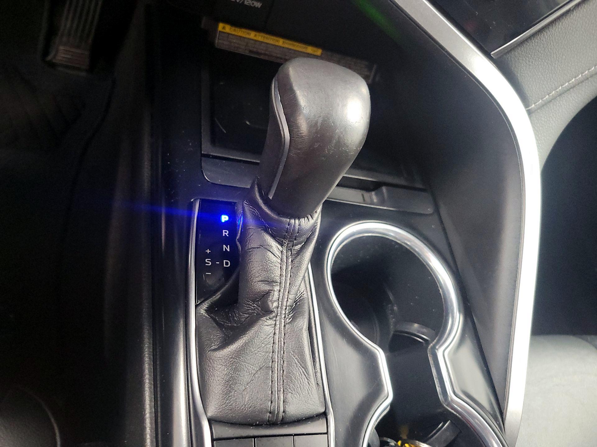 Thumbnail: 2019 Toyota Camry - 16