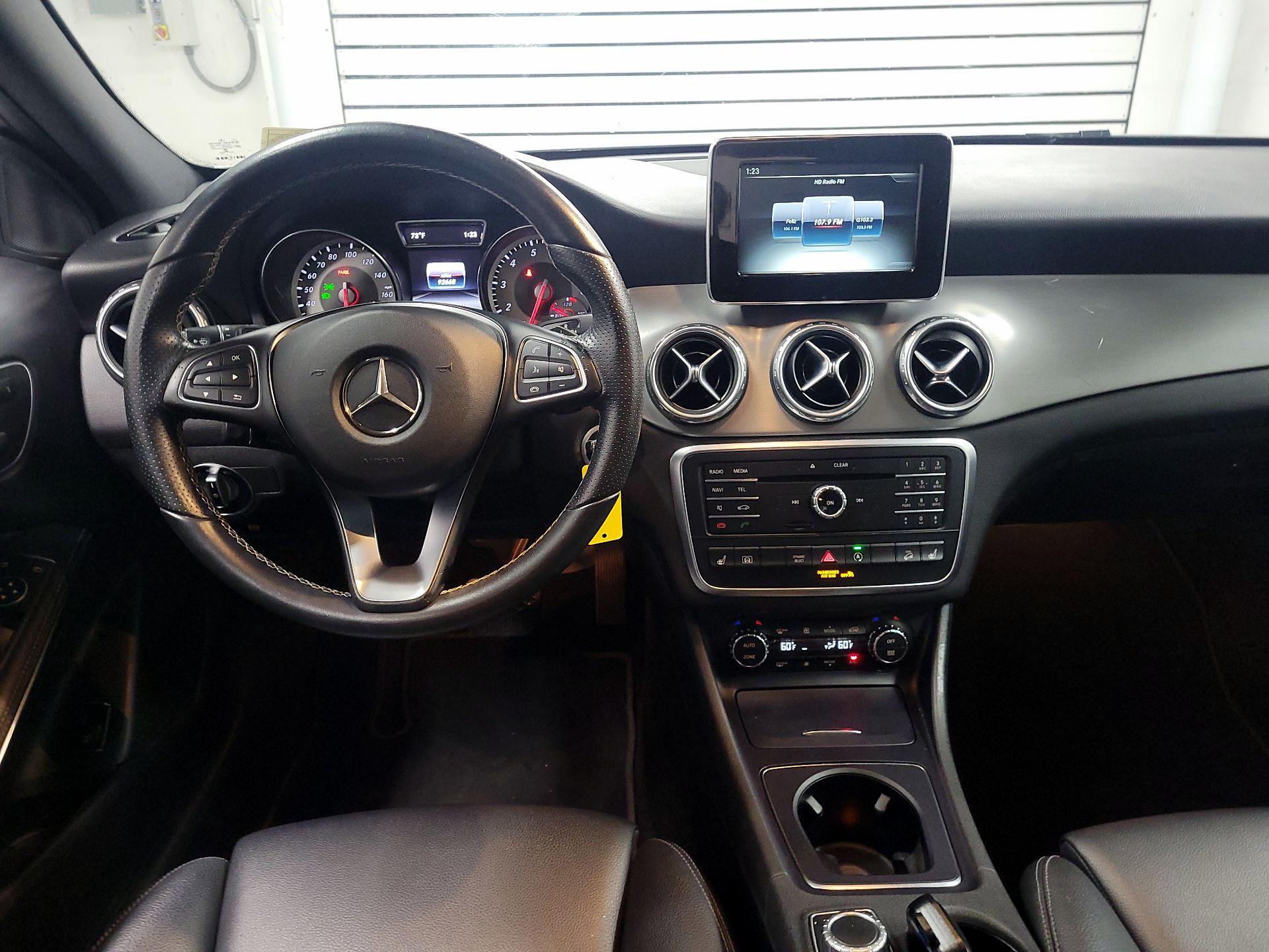 Thumbnail: 2016 Mercedes-Benz GLA - 9