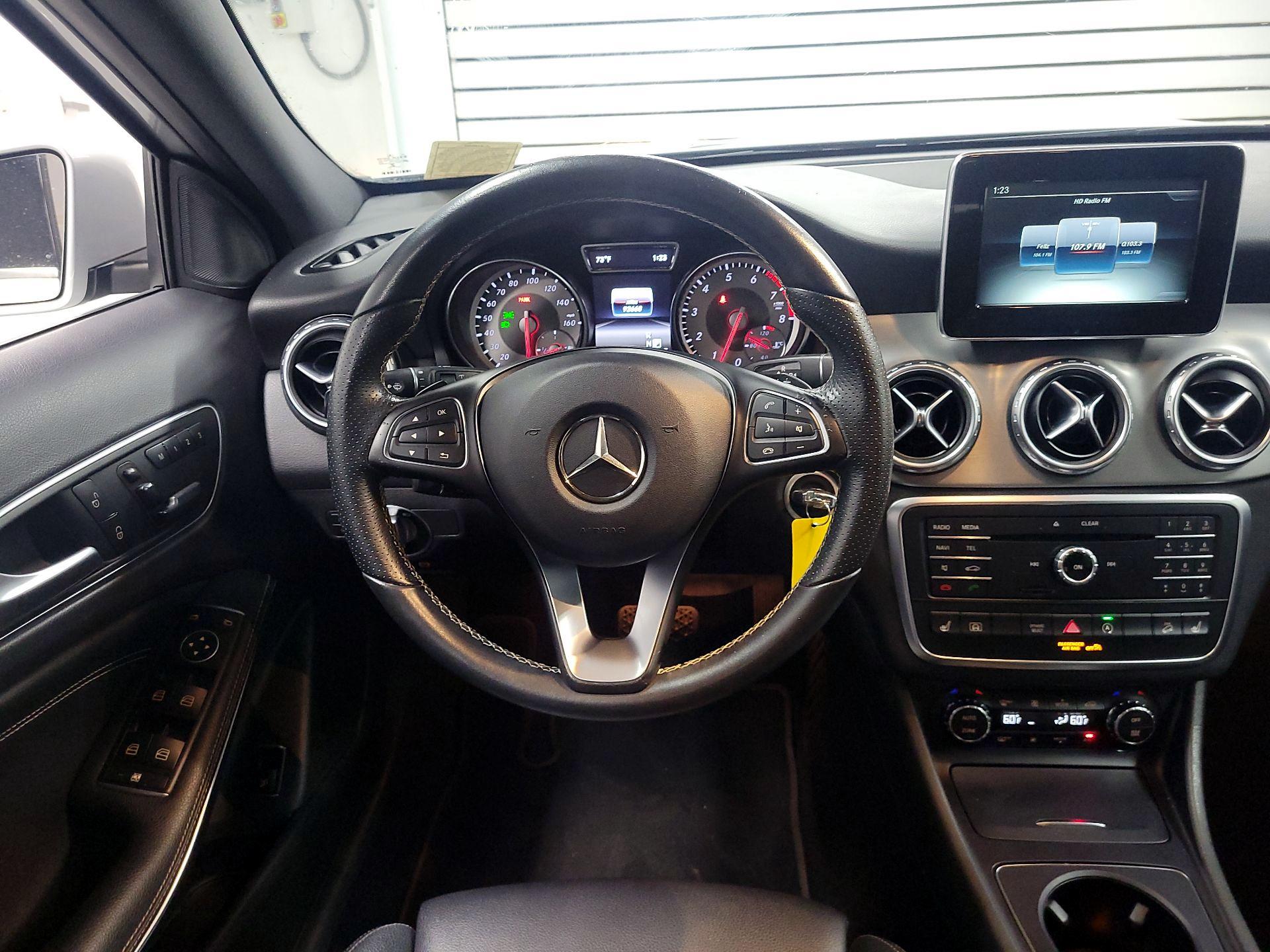 Thumbnail: 2016 Mercedes-Benz GLA - 10