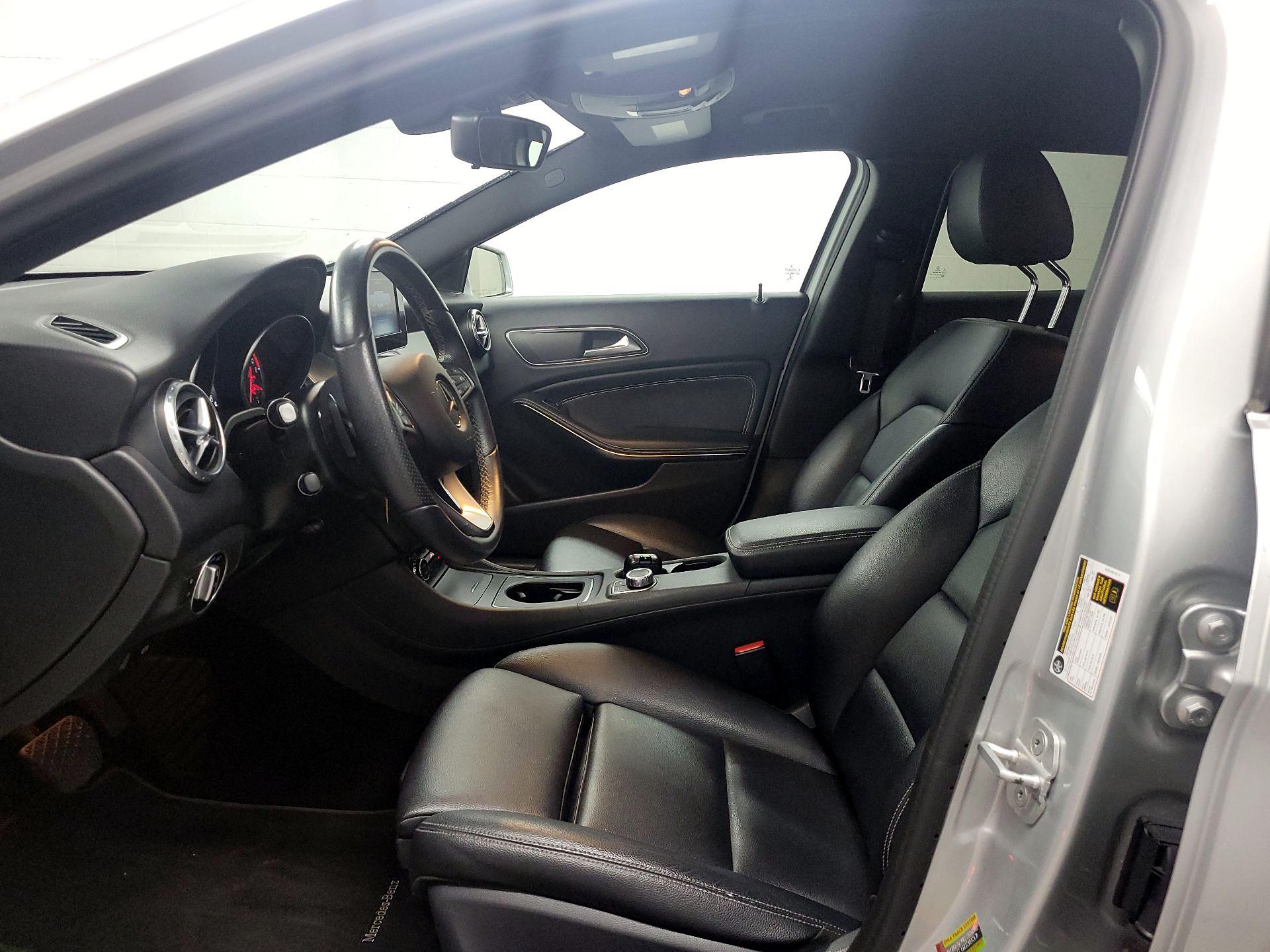 Thumbnail: 2016 Mercedes-Benz GLA - 11