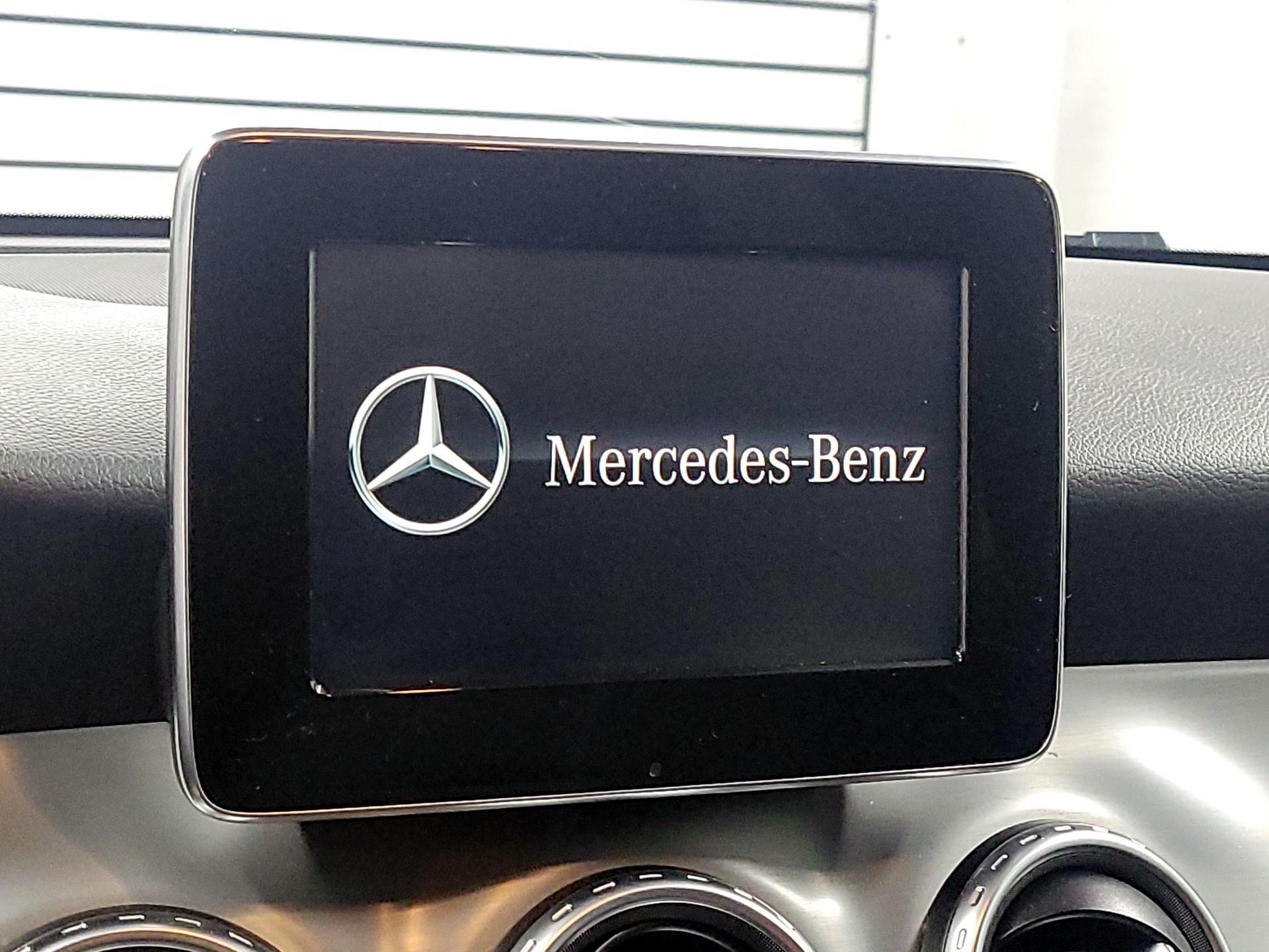 Thumbnail: 2016 Mercedes-Benz GLA - 14
