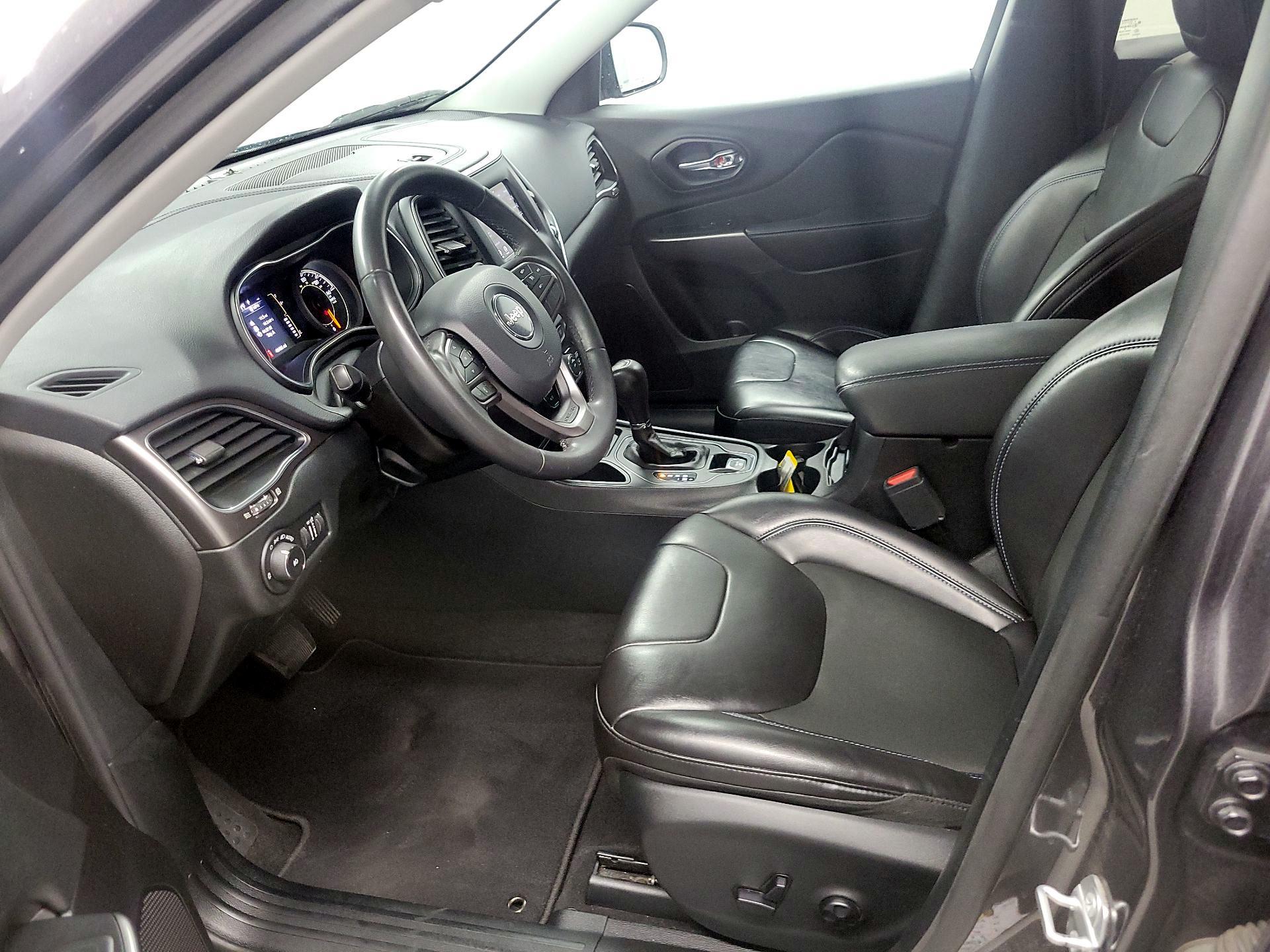 Thumbnail: 2020 Jeep Cherokee - 11