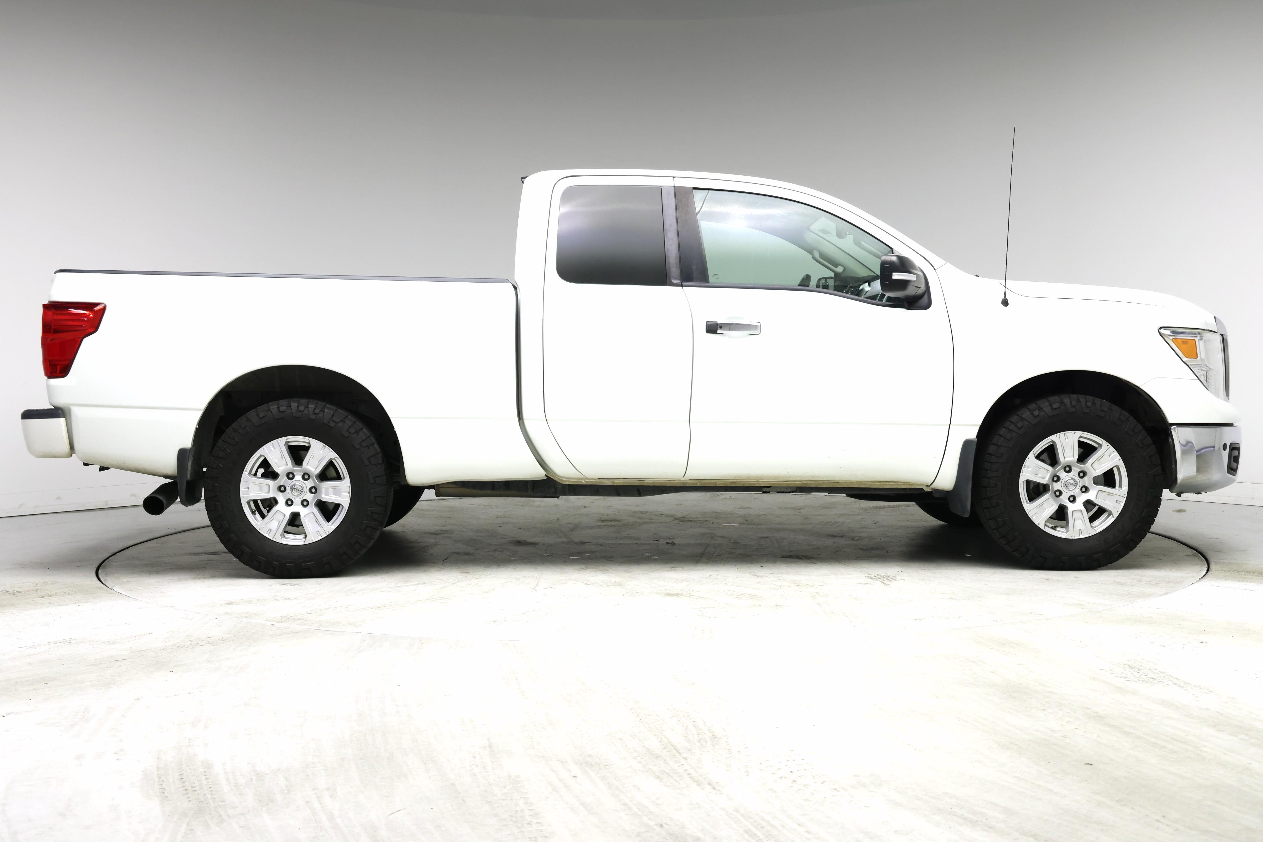 Thumbnail: 2018 Nissan Titan - 7