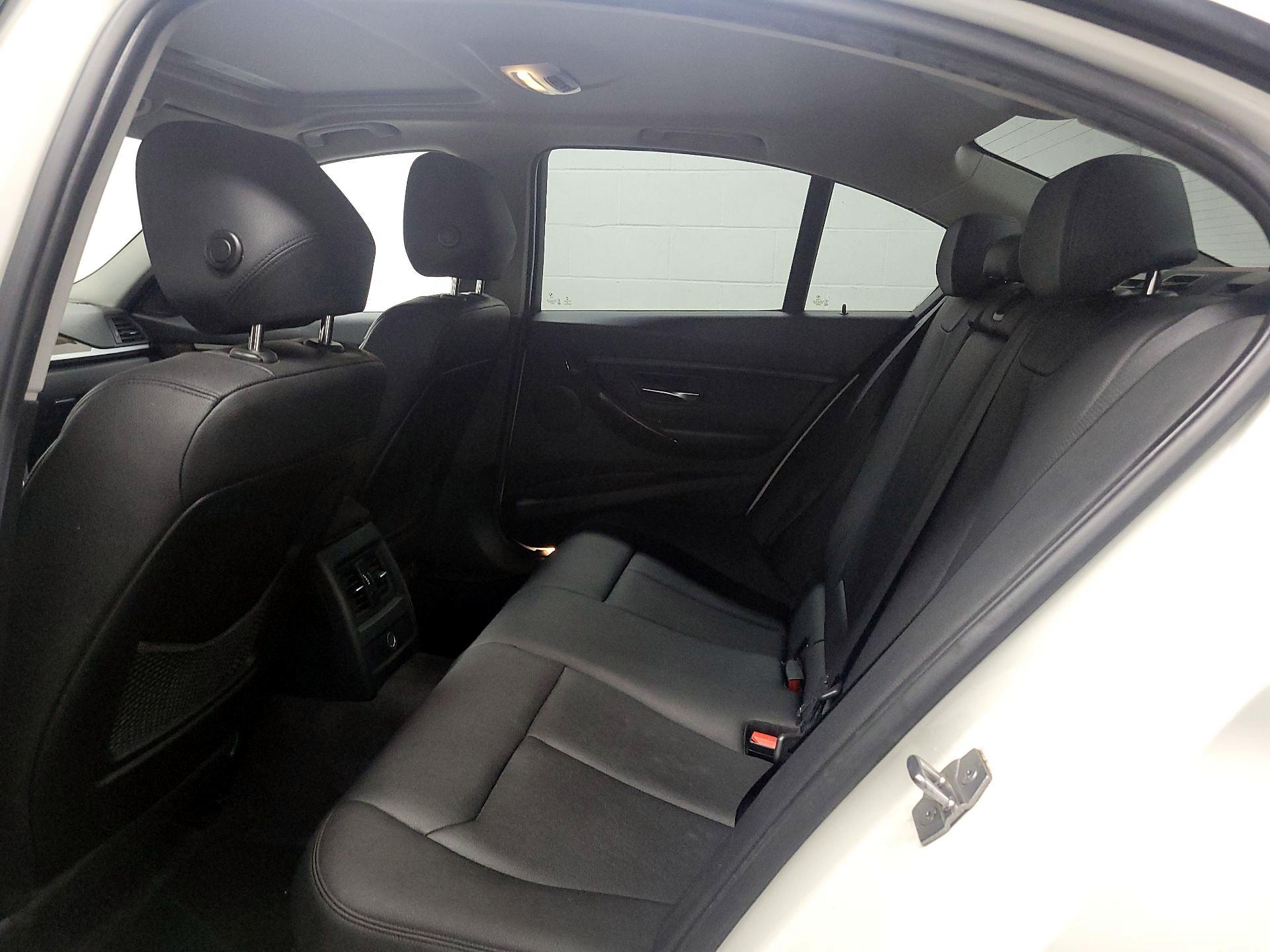 Thumbnail: 2015 BMW 3 Series - 17