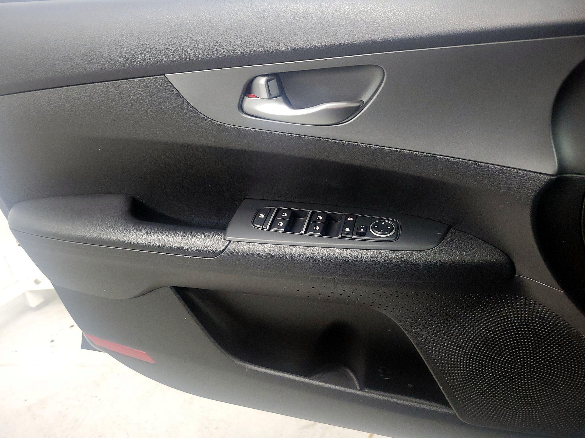 Thumbnail: 2019 Kia Forte - 12